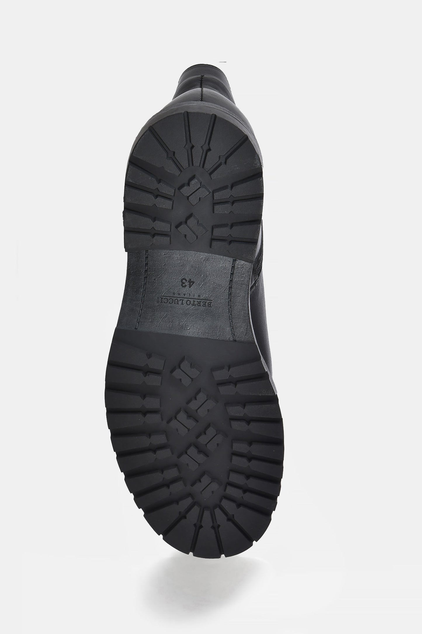 ανδρικά-δερμάτινα-μποτάκια-με-φερμουάρ-και-τρακτερωτή-σόλα