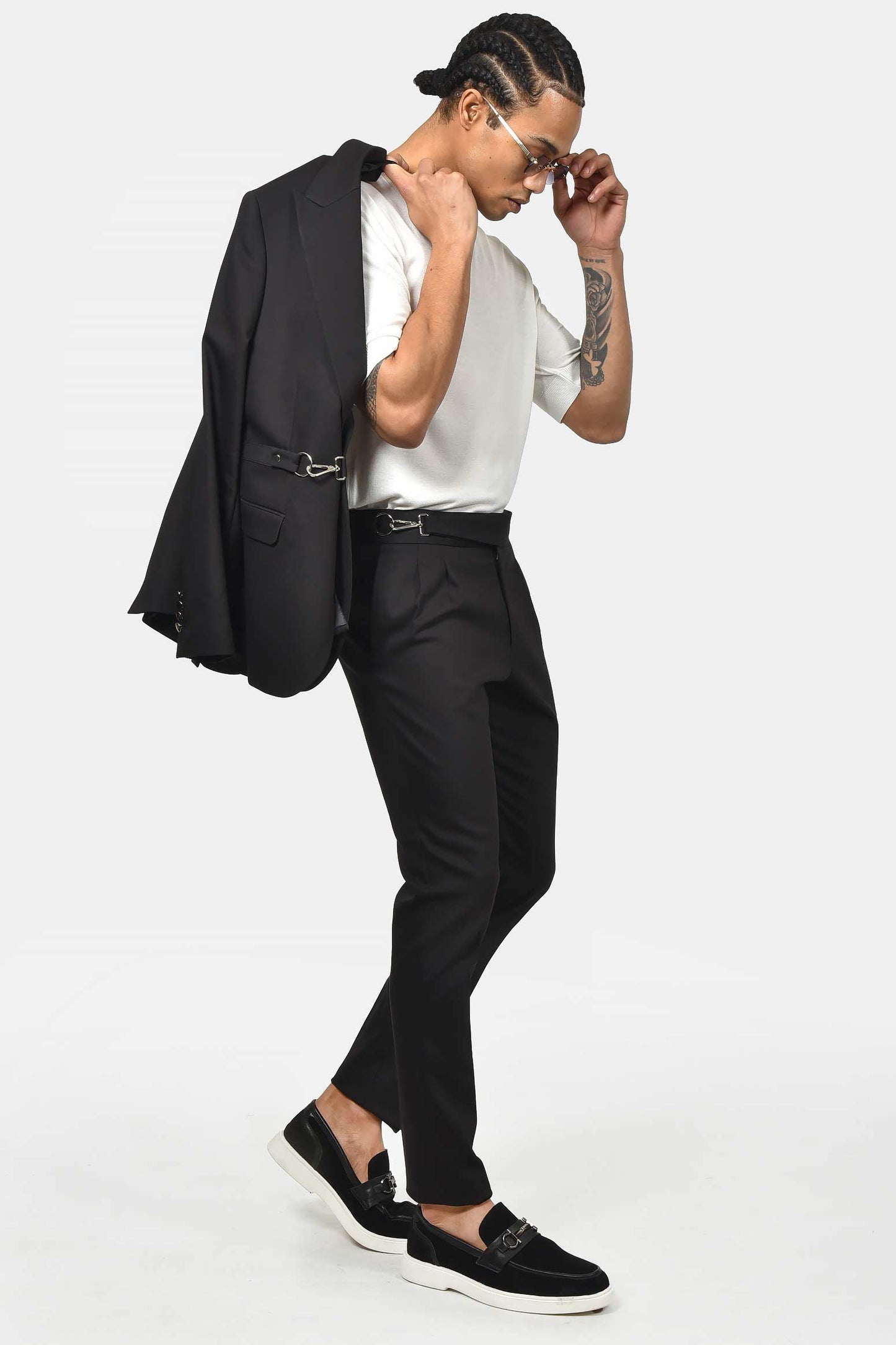 ανδρικό-κοστούμι-με-μεταλλικό-κούμπωμα-ελαστική-άνεση-&-σύγχρονη-γραμμή