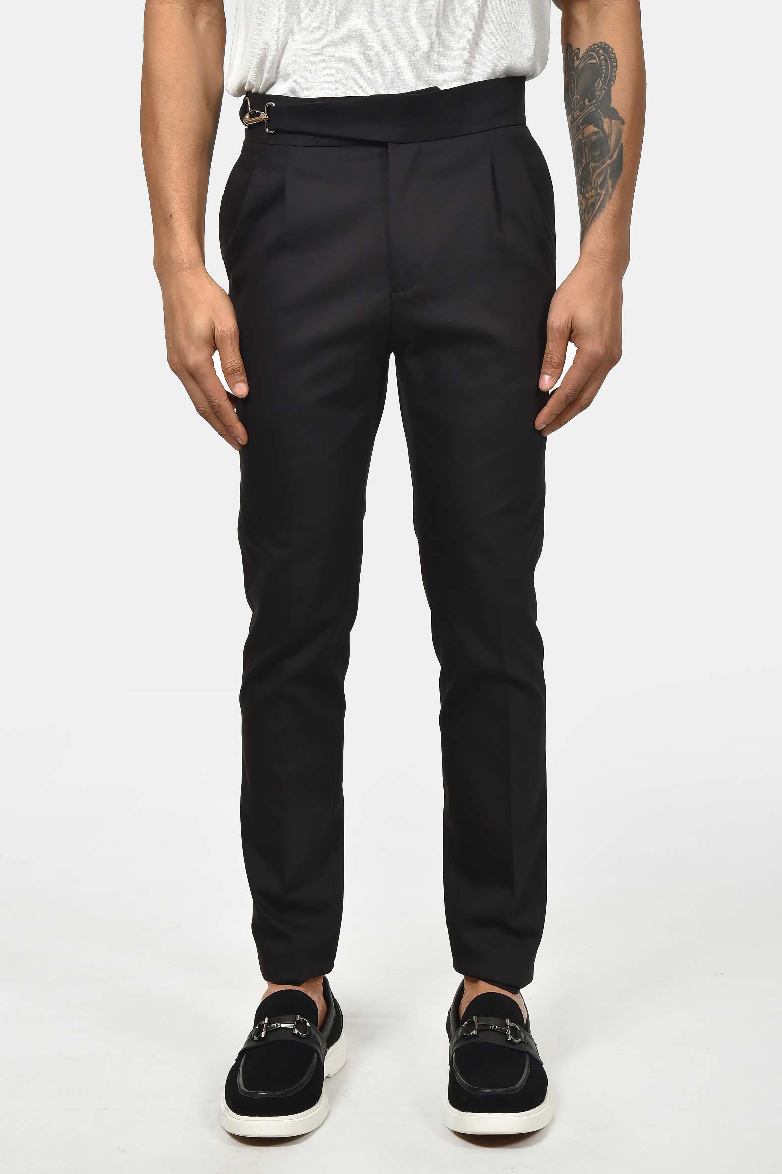 ανδρικό-κοστούμι-με-μεταλλικό-κούμπωμα-ελαστική-άνεση-&-σύγχρονη-γραμμή