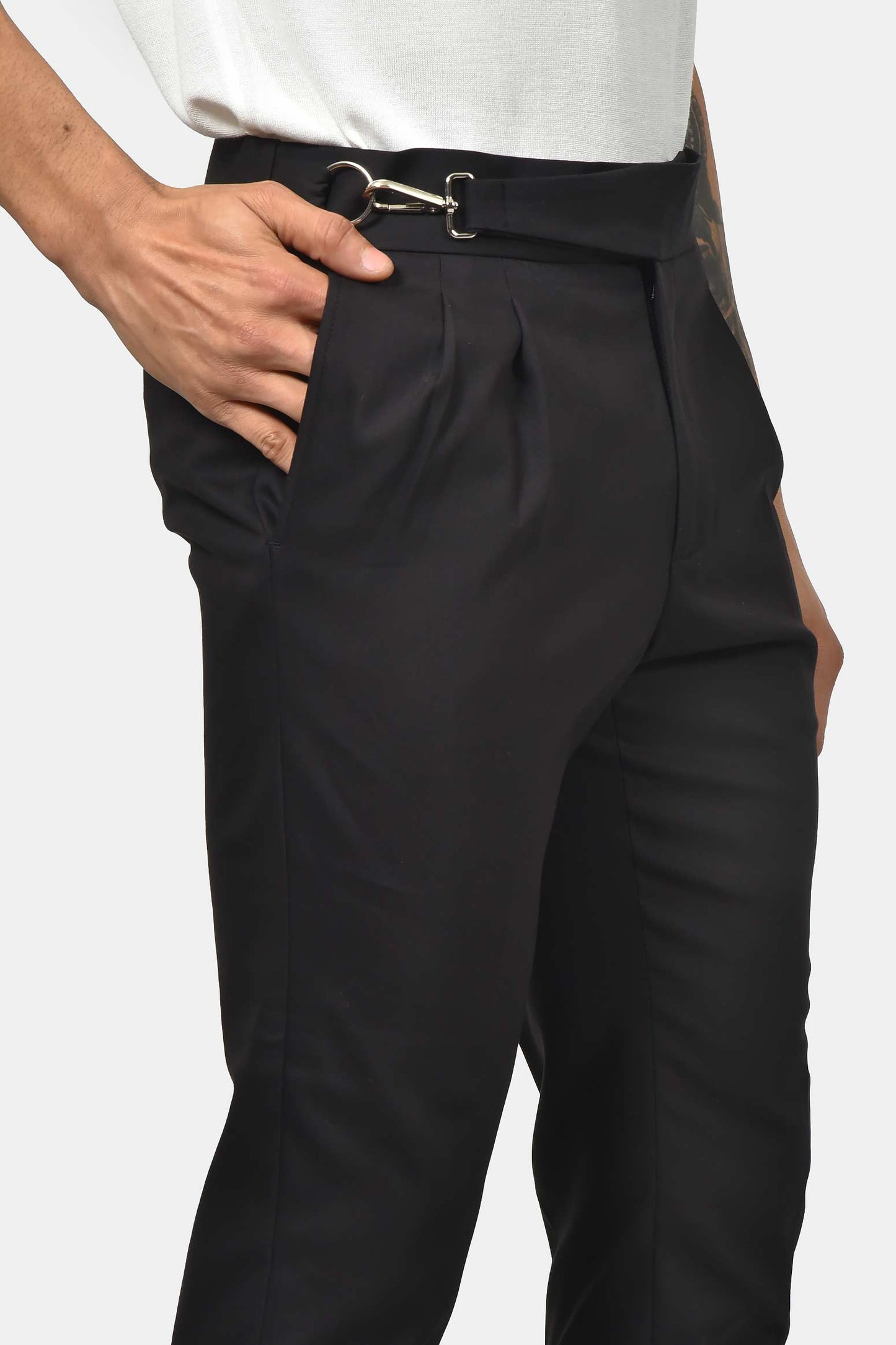 ανδρικό-κοστούμι-με-μεταλλικό-κούμπωμα-ελαστική-άνεση-&-σύγχρονη-γραμμή