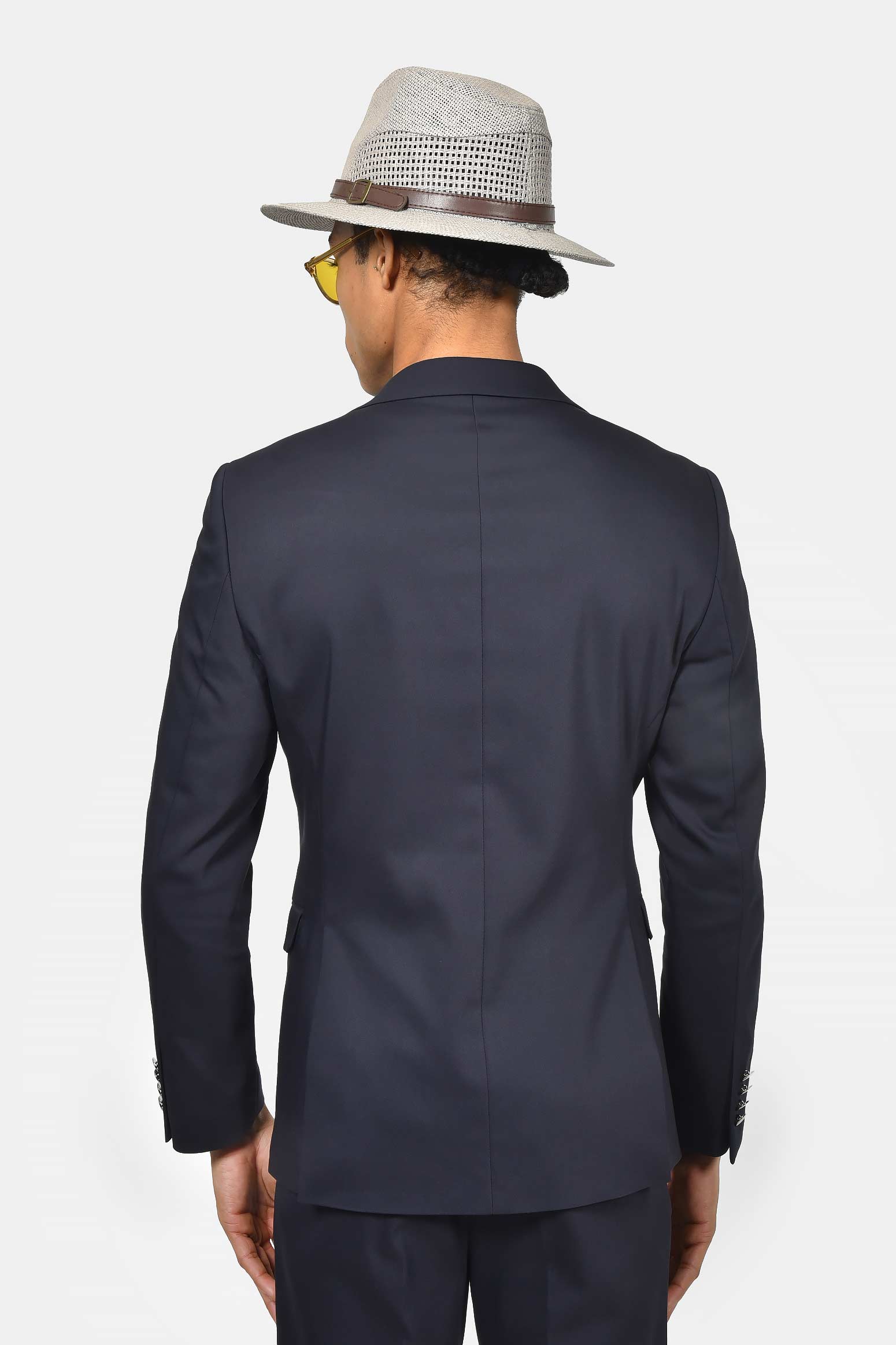 ανδρικό-κοστούμι-με-μεταλλικό-κούμπωμα-ελαστική-άνεση-&-σύγχρονη-γραμμή