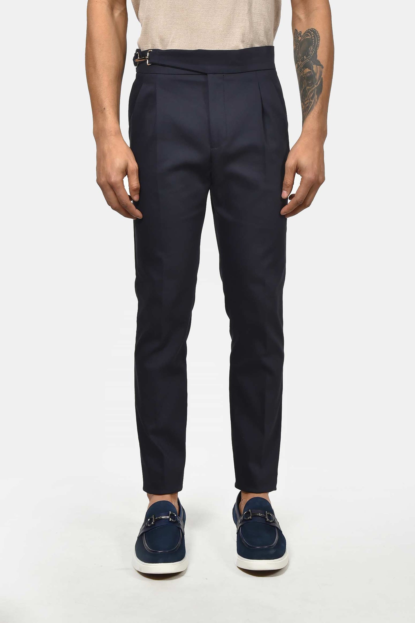 ανδρικό-κοστούμι-με-μεταλλικό-κούμπωμα-ελαστική-άνεση-&-σύγχρονη-γραμμή