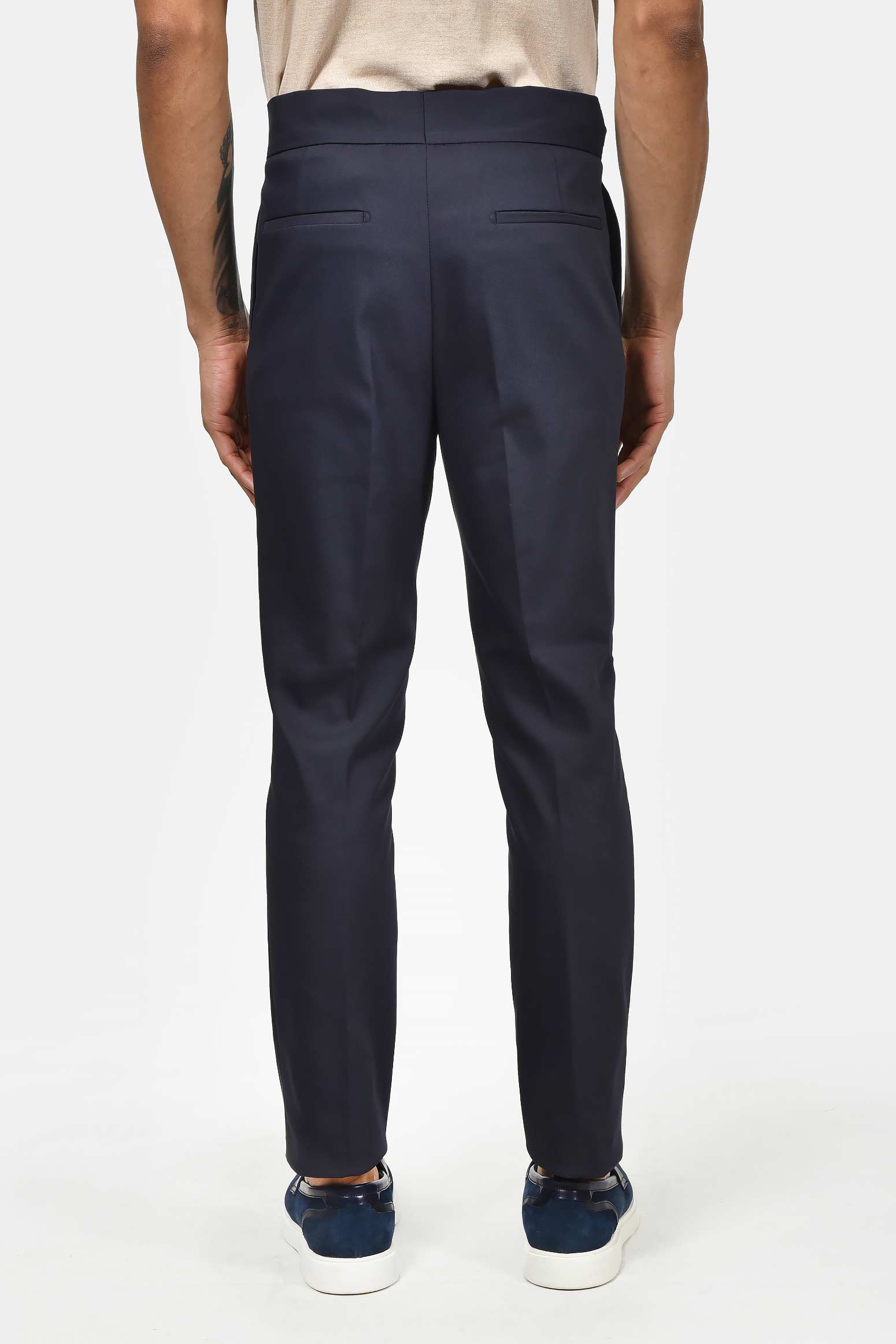 ανδρικό-κοστούμι-με-μεταλλικό-κούμπωμα-ελαστική-άνεση-&-σύγχρονη-γραμμή