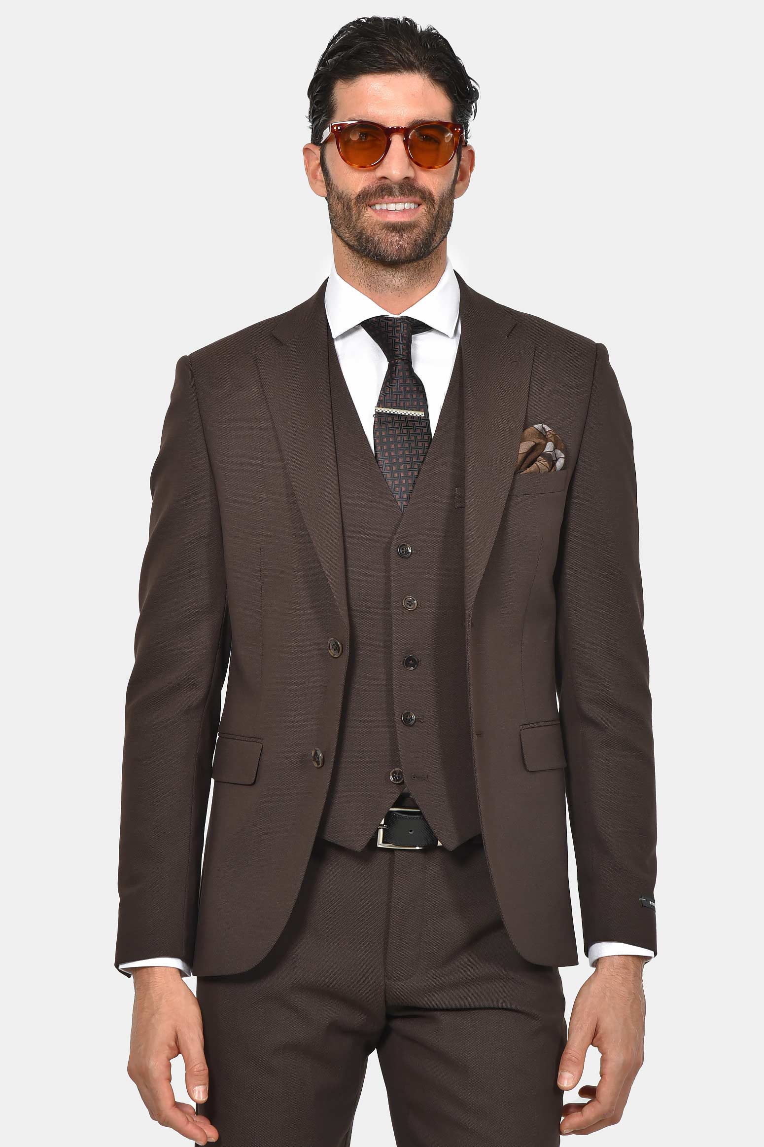 ανδρικό-κοστούμι-με-γιλέκο-classic-line