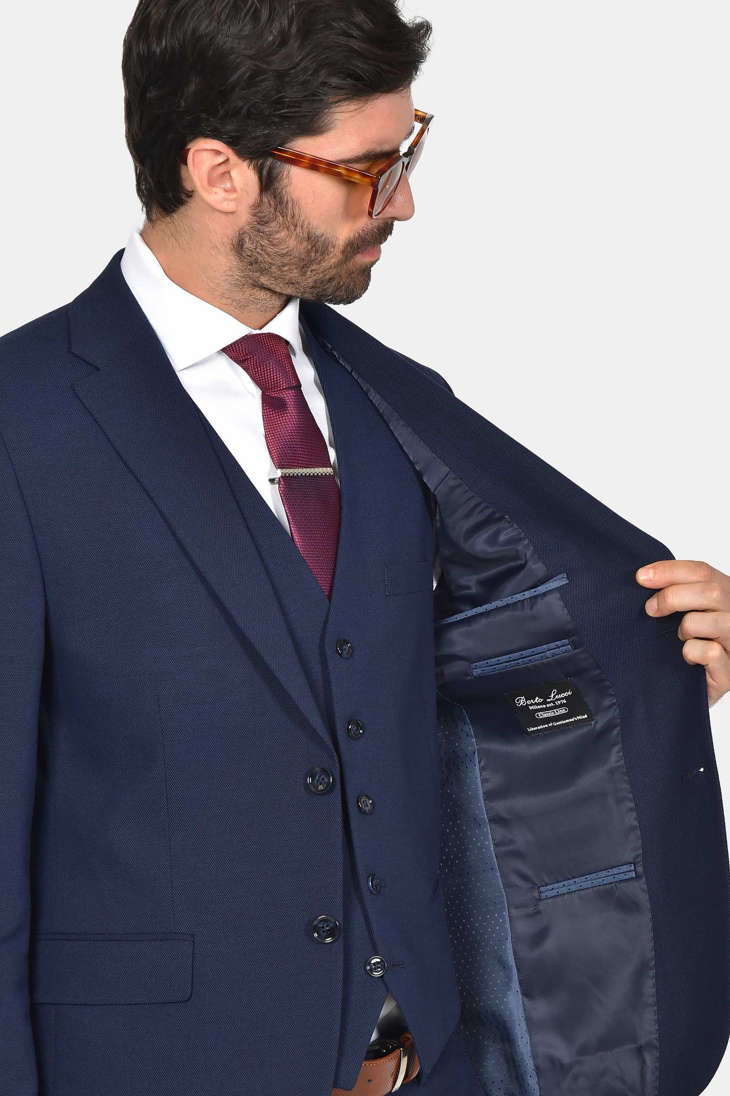 ανδρικό-κοστούμι-με-γιλέκο-classic-line