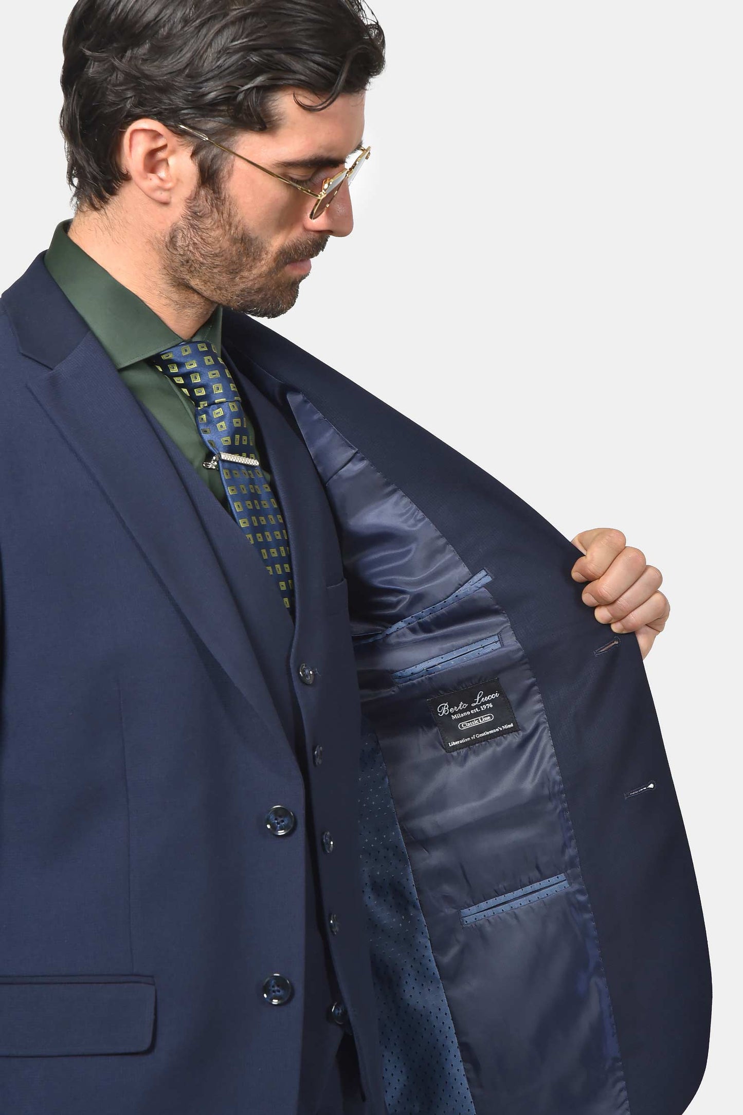 ανδρικό-κοστούμι-classic-line-με-γιλέκο