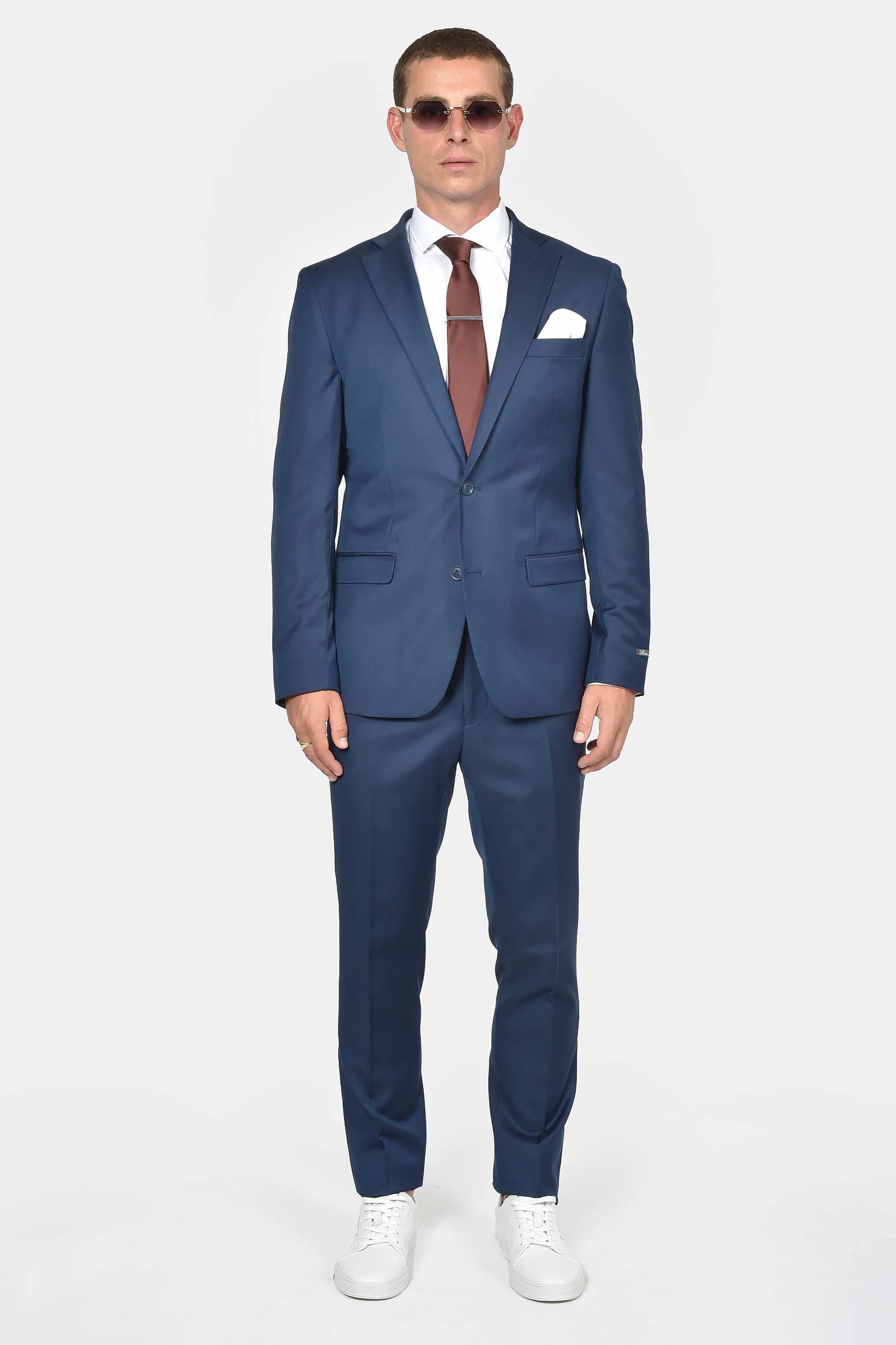 ανδρικό-κοστούμι-slim-fit-λείο-ύφασμα-με-μάλλινη-υφή-και-ελαφριά-ελαστικότητα