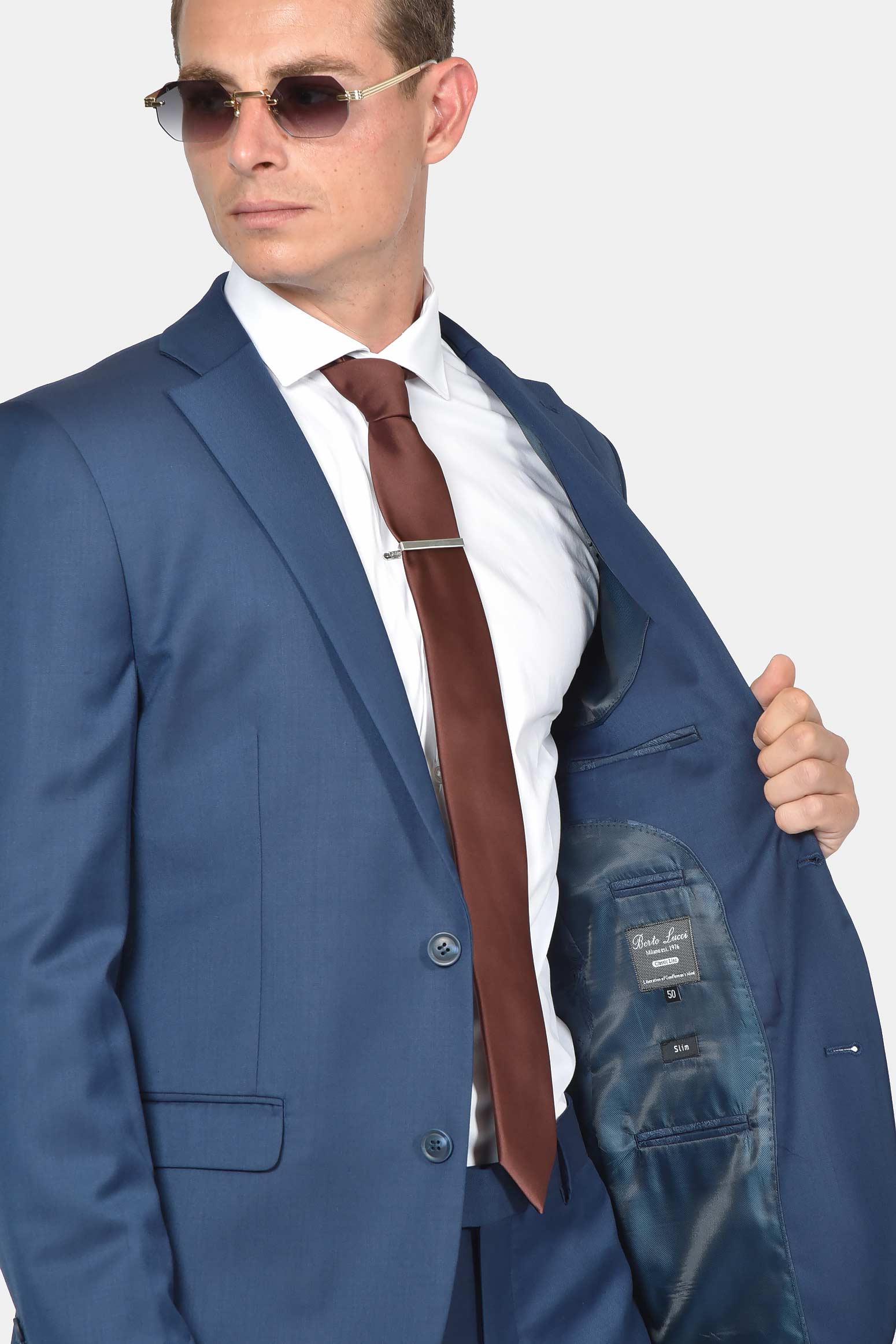 ανδρικό-κοστούμι-slim-fit-λείο-ύφασμα-με-μάλλινη-υφή-και-ελαφριά-ελαστικότητα