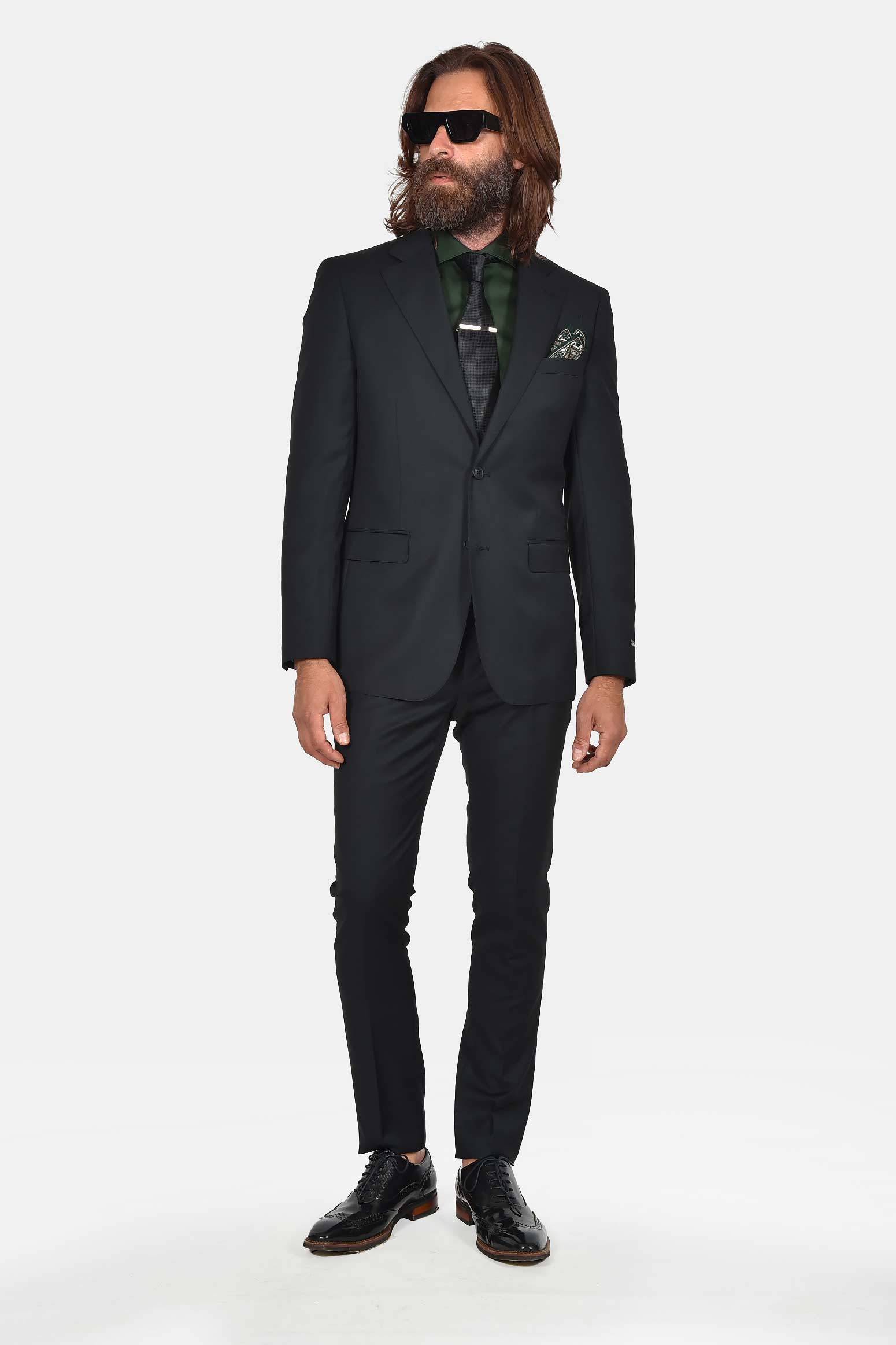 ανδρικό-κοστούμι-slim-fit-διαχρονική-κομψότητα-με-μοντέρνο-ύφος