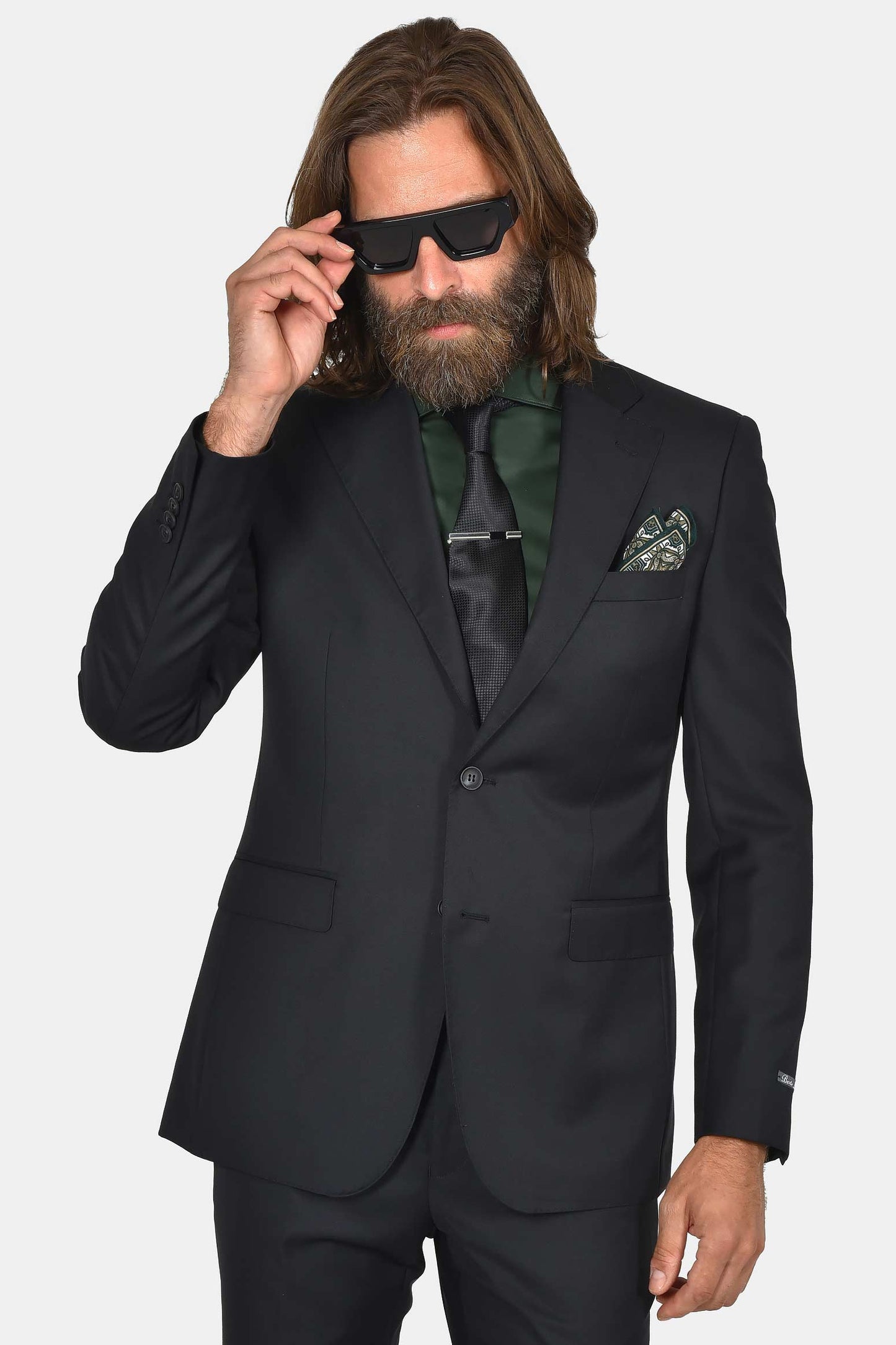 ανδρικό-κοστούμι-slim-fit-διαχρονική-κομψότητα-με-μοντέρνο-ύφος