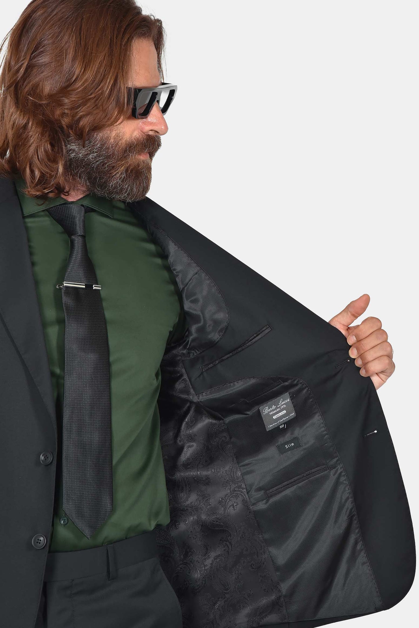 ανδρικό-κοστούμι-slim-fit-διαχρονική-κομψότητα-με-μοντέρνο-ύφος