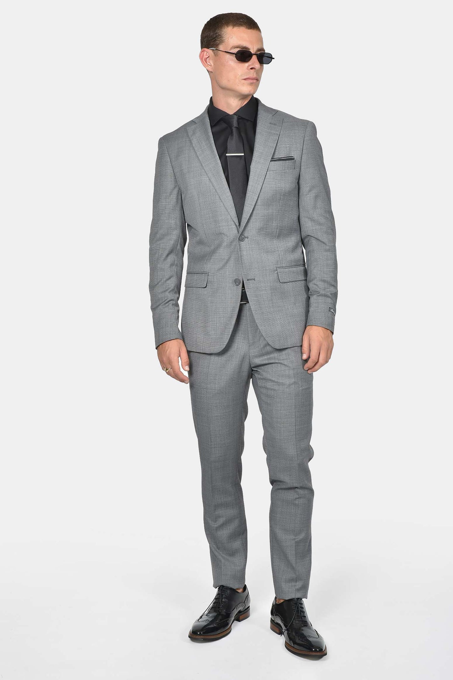 ανδρικό-κοστούμι-slim-fit-κομψότητα-με-μοντέρνα-εφαρμογή