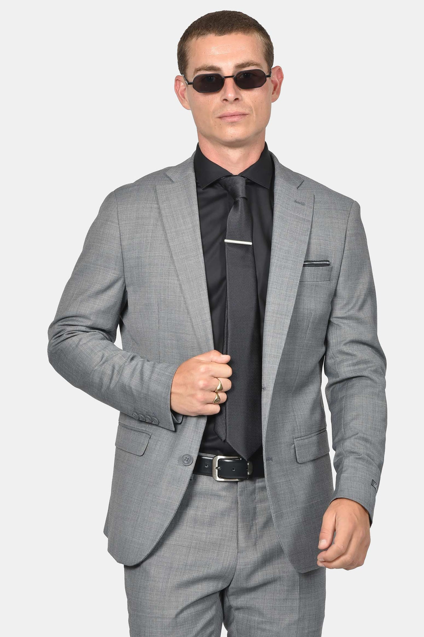 ανδρικό-κοστούμι-slim-fit-κομψότητα-με-μοντέρνα-εφαρμογή