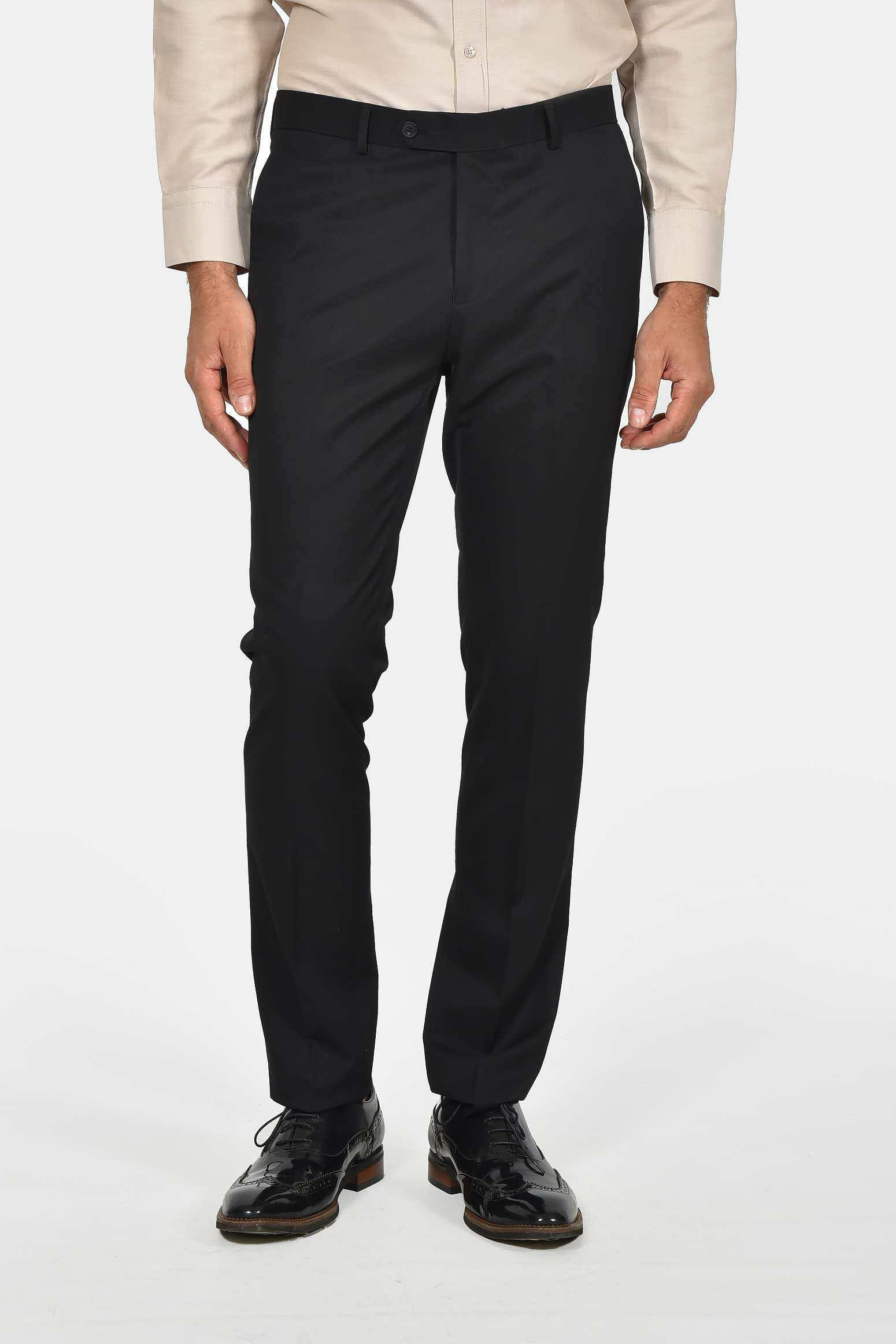 ανδρικό-κοστούμι-σε-στενή-γραμμή