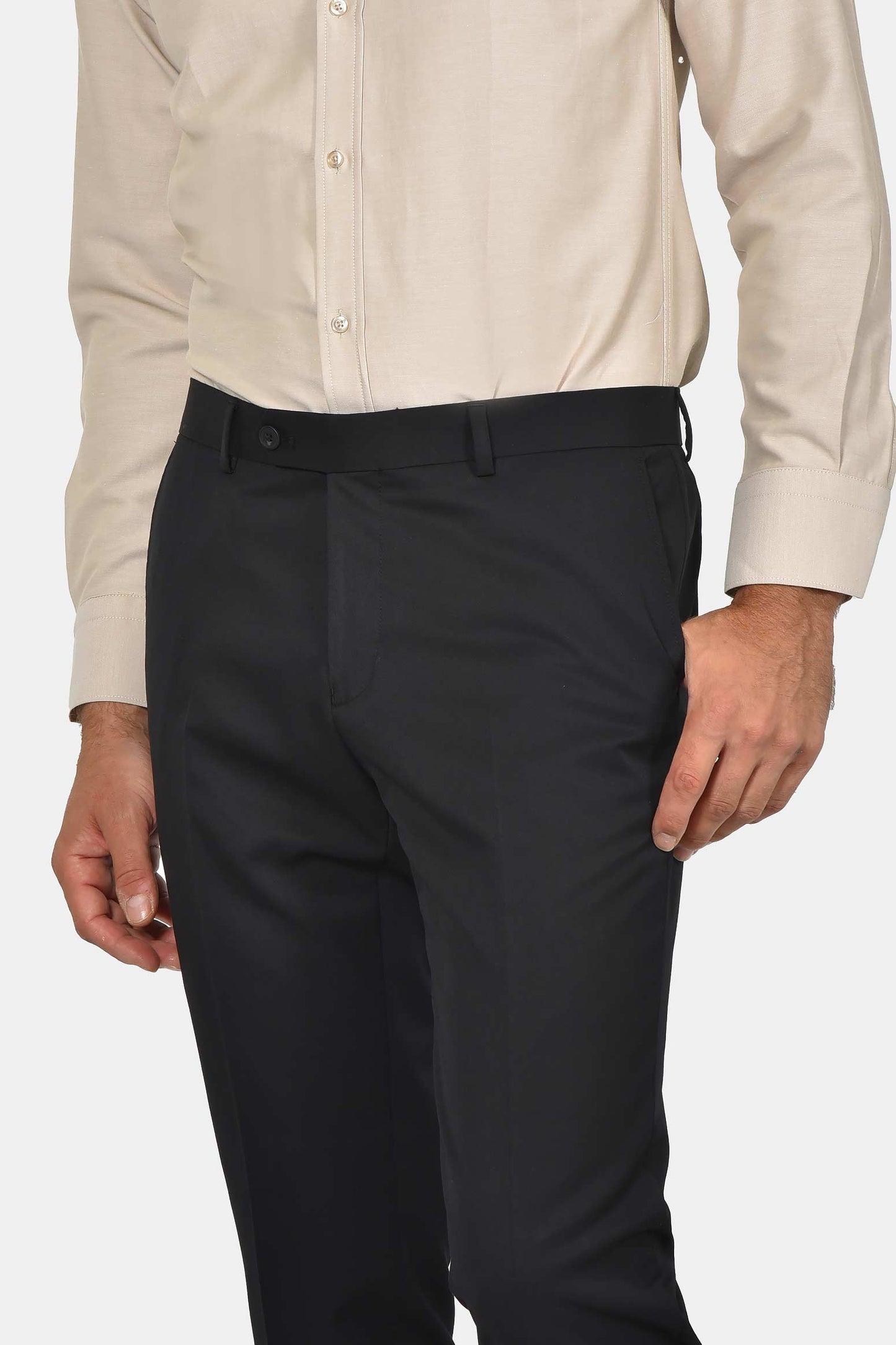 ανδρικό-κοστούμι-σε-στενή-γραμμή