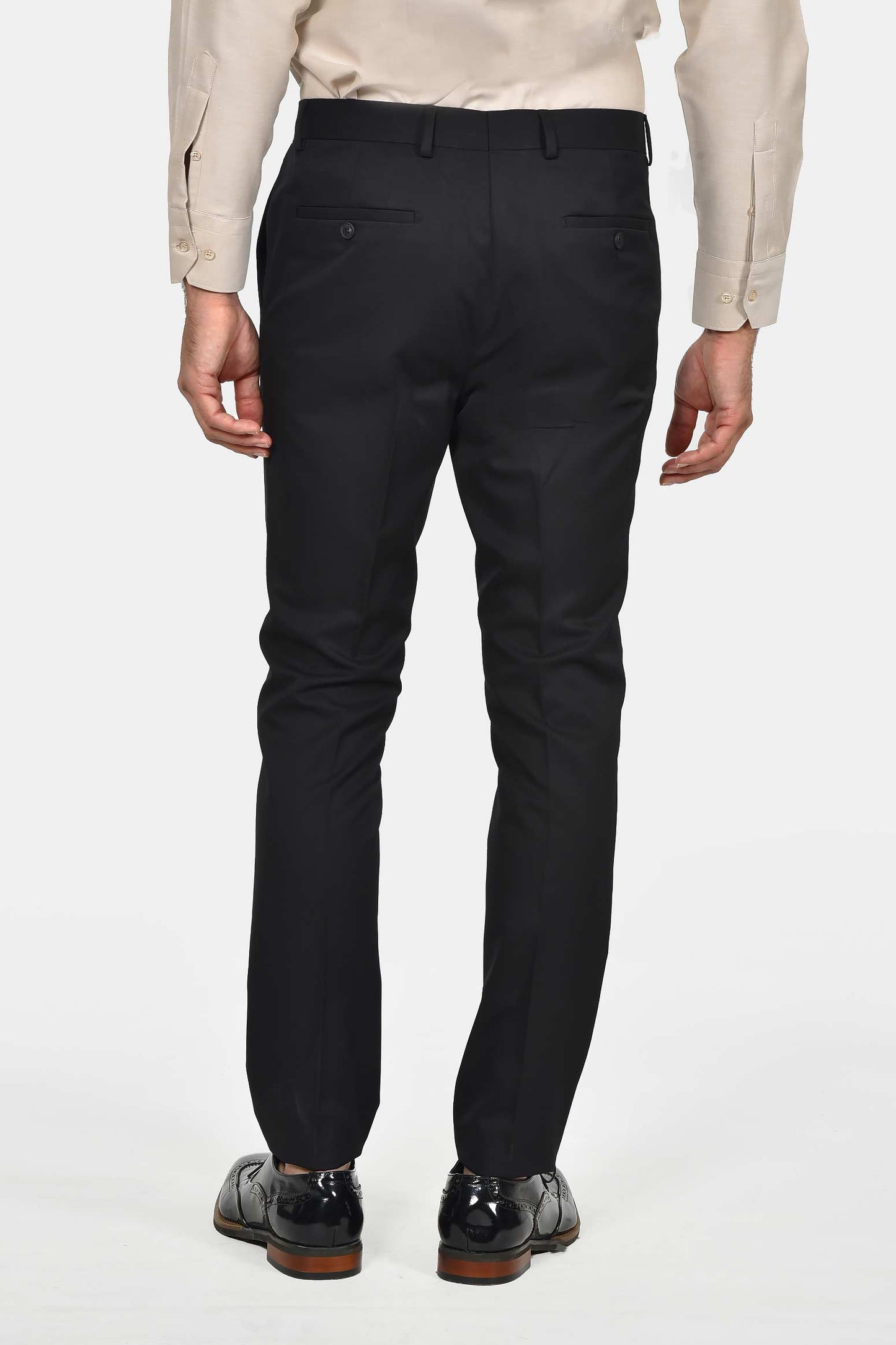 ανδρικό-κοστούμι-σε-στενή-γραμμή