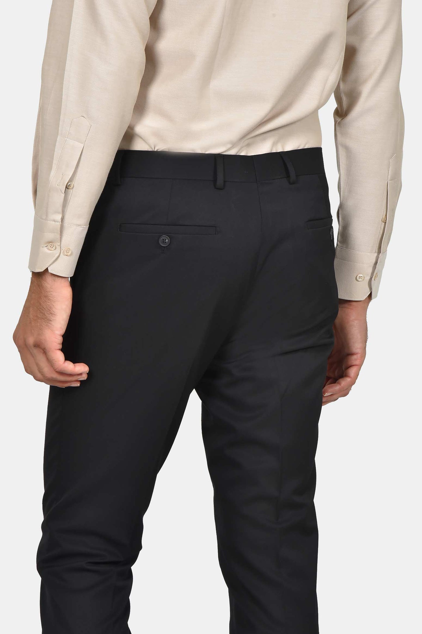 ανδρικό-κοστούμι-σε-στενή-γραμμή