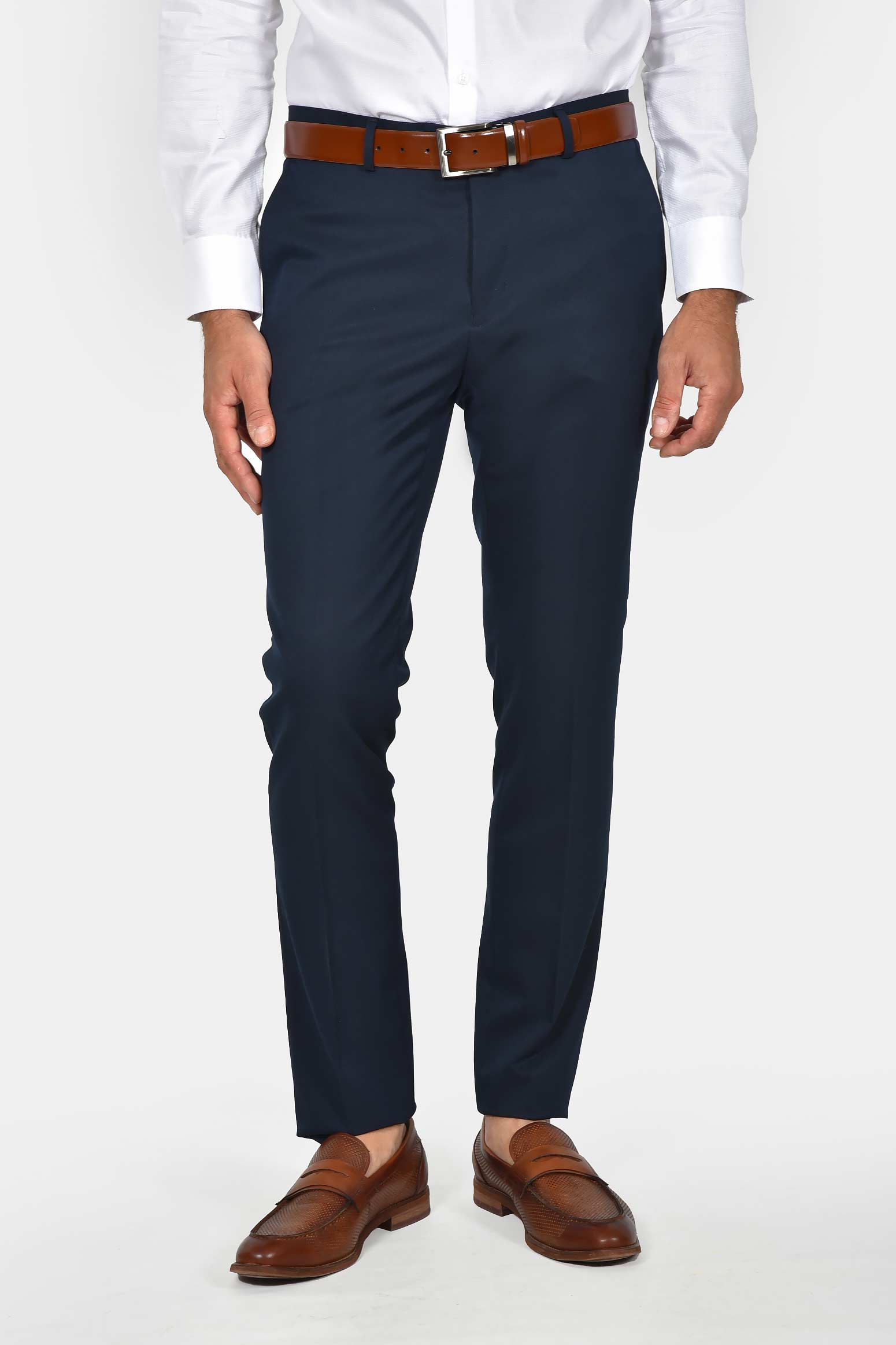 ανδρικό-κοστούμι-σε-στενή-γραμμή