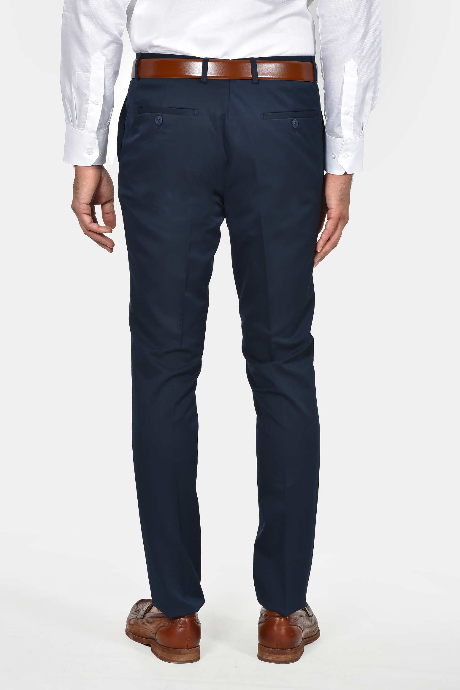 ανδρικό-κοστούμι-σε-στενή-γραμμή