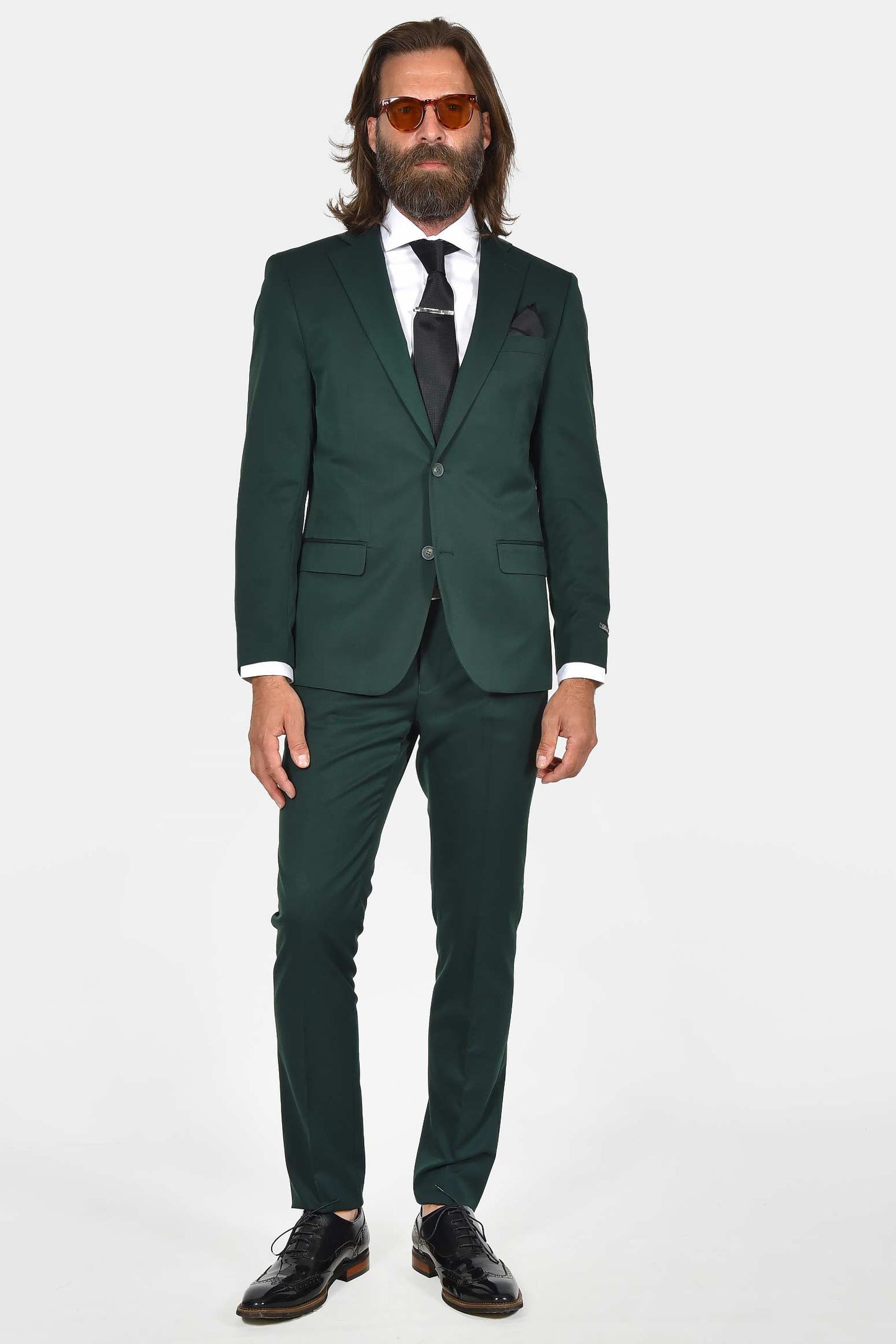 ανδρικό-κοστούμι-σε-στενή-γραμμή