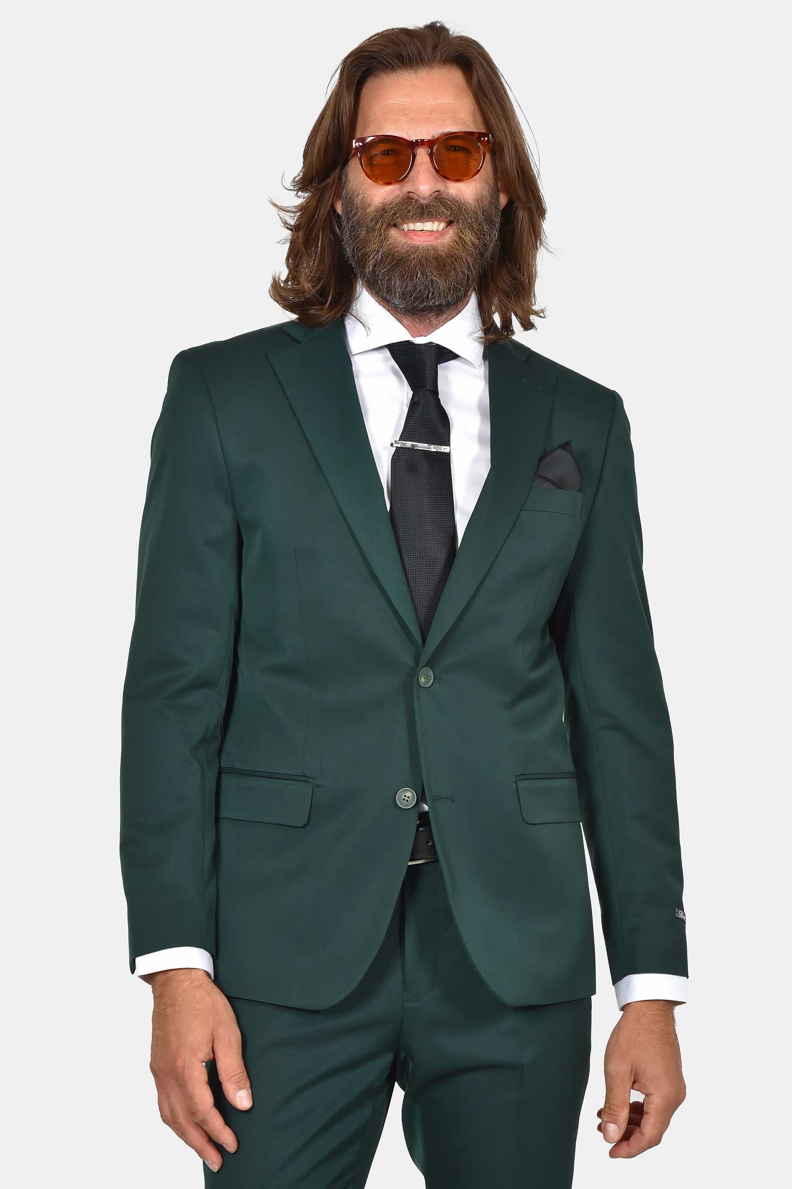 ανδρικό-κοστούμι-σε-στενή-γραμμή