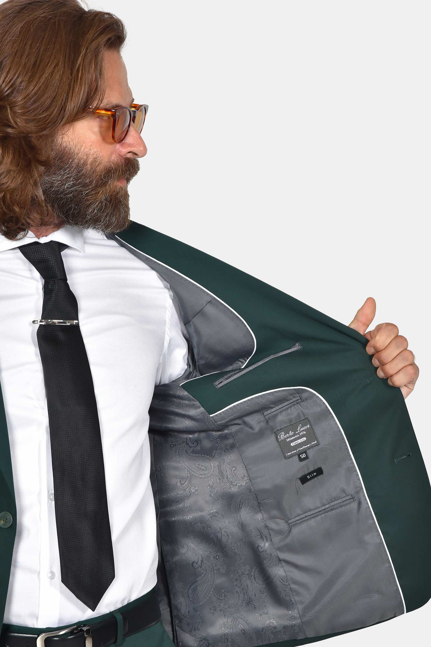 ανδρικό-κοστούμι-σε-στενή-γραμμή