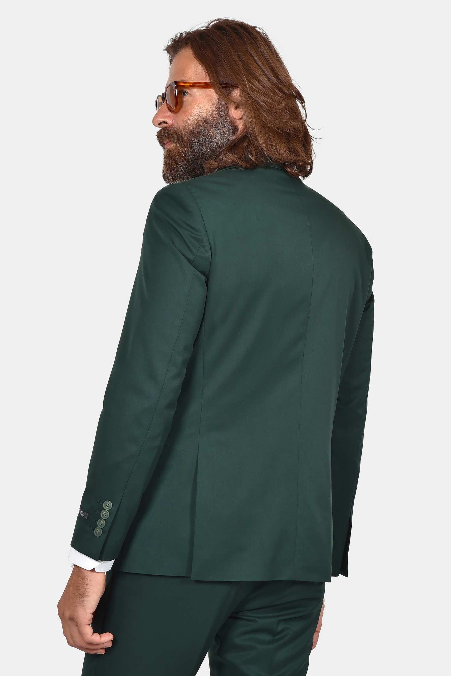 ανδρικό-κοστούμι-σε-στενή-γραμμή