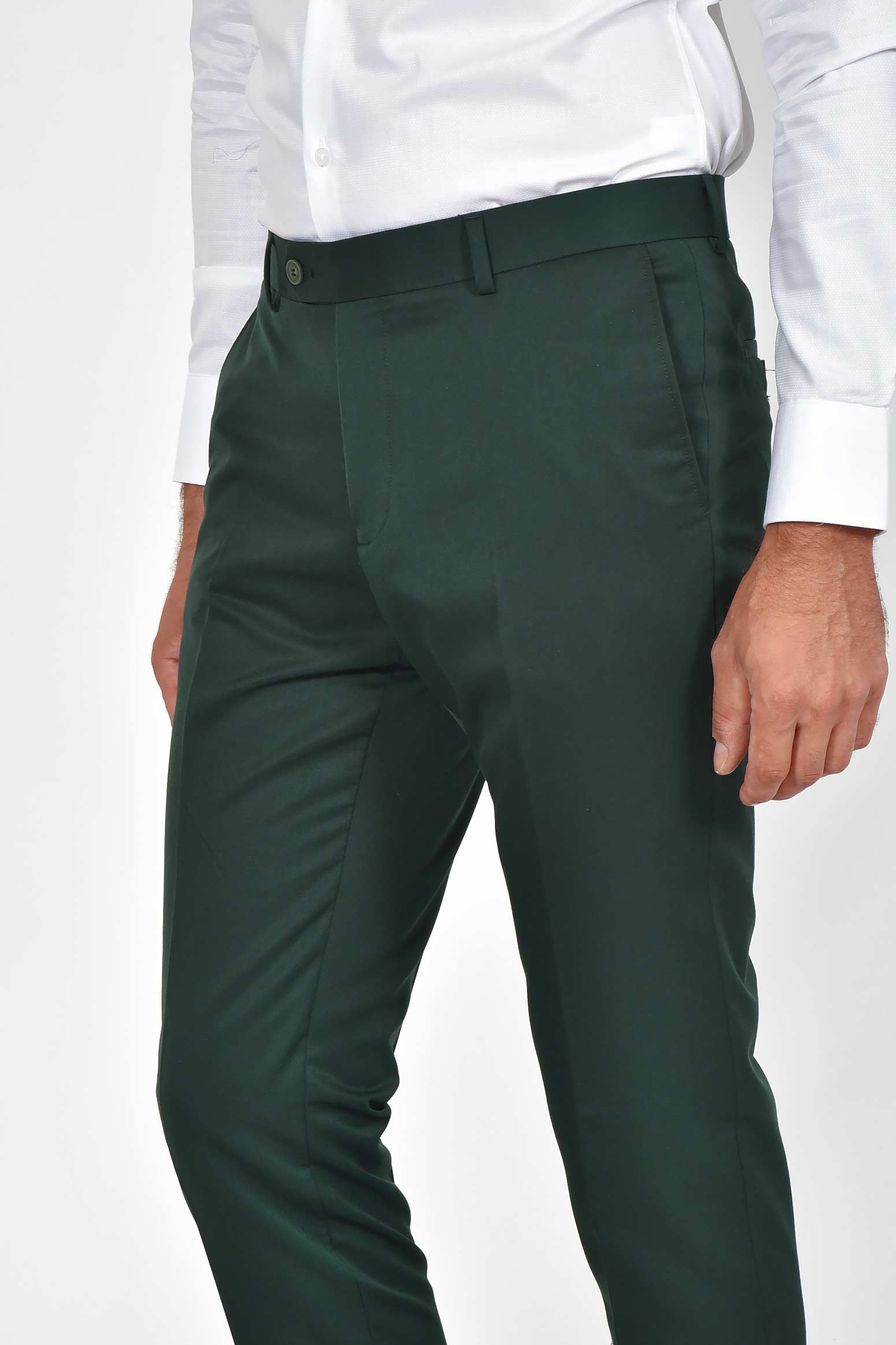 ανδρικό-κοστούμι-σε-στενή-γραμμή