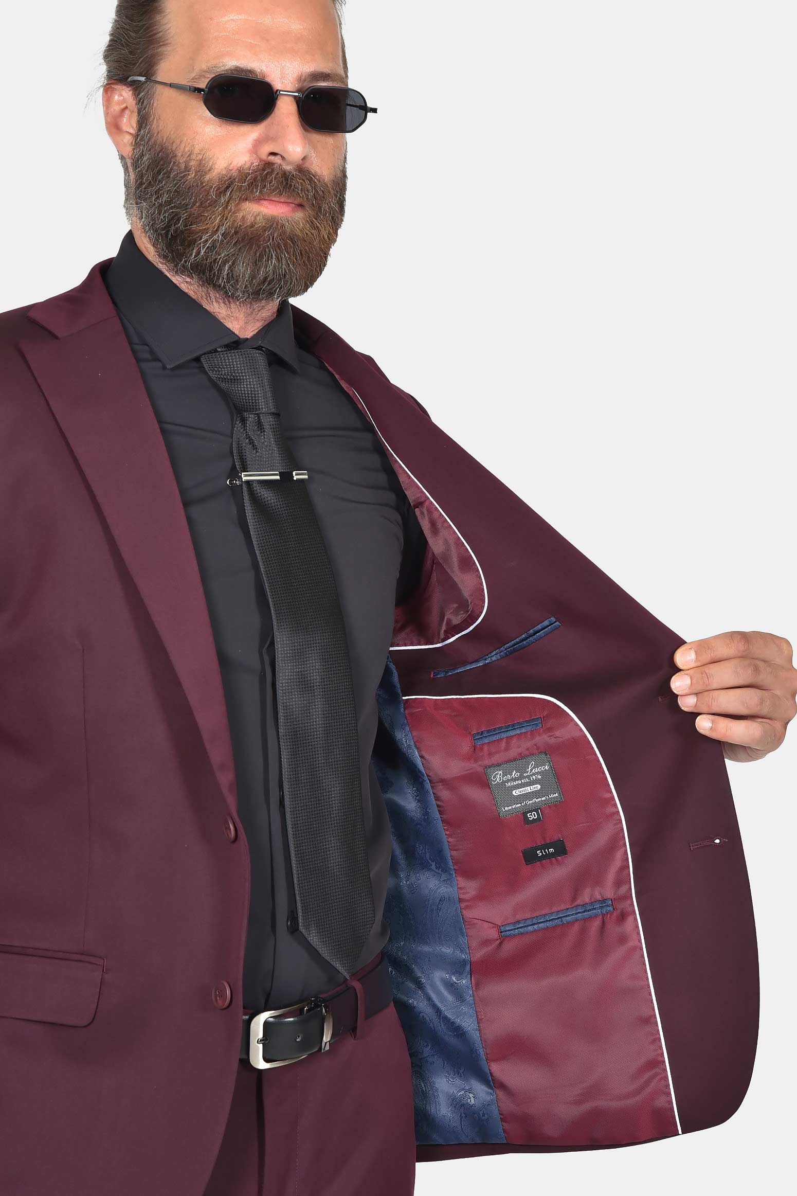 ανδρικό-κοστούμι-σε-στενή-γραμμή