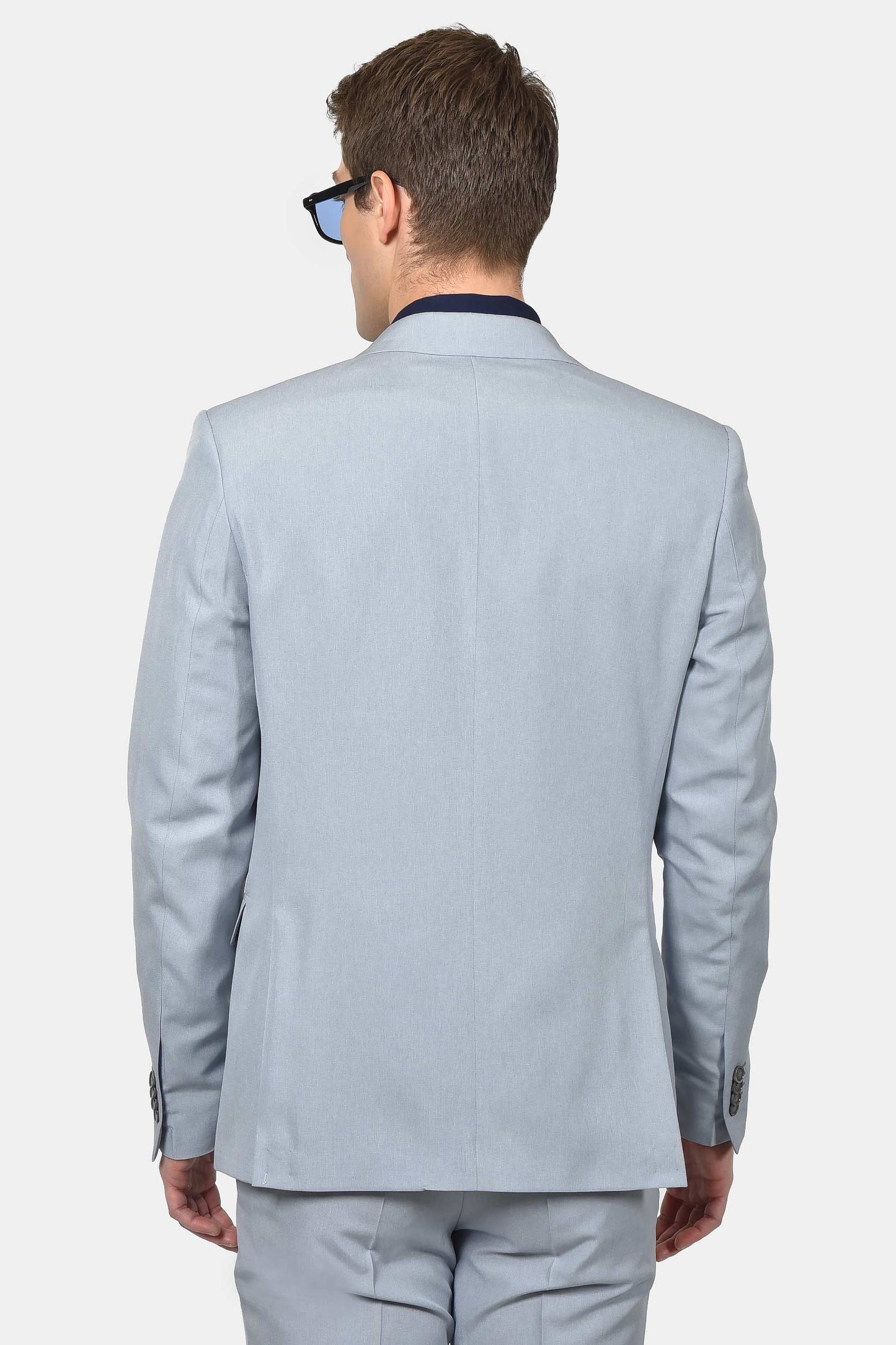 ανδρικό-κοστούμι-classic-line-με-κομψή-καθαρή-γραμμή-για-επίσημες-εμφανίσεις