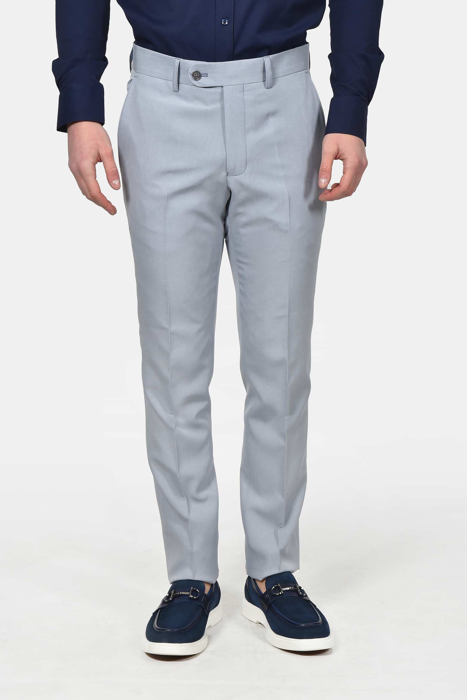 ανδρικό-κοστούμι-classic-line-με-κομψή-καθαρή-γραμμή-για-επίσημες-εμφανίσεις