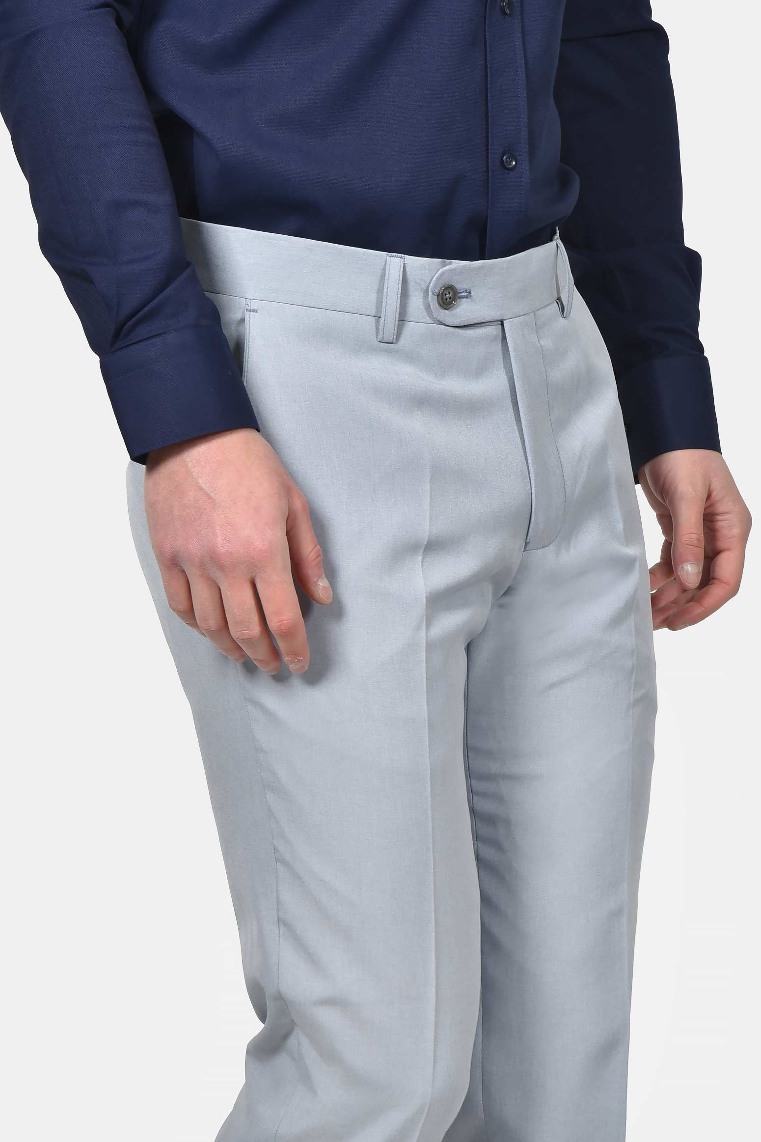 ανδρικό-κοστούμι-classic-line-με-κομψή-καθαρή-γραμμή-για-επίσημες-εμφανίσεις