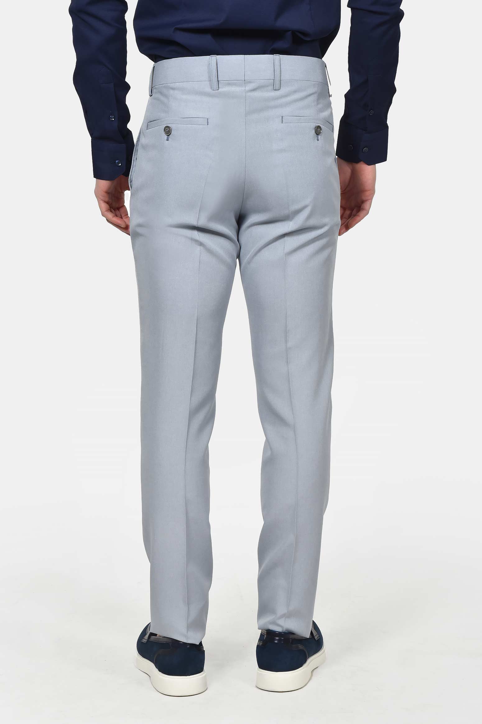 ανδρικό-κοστούμι-classic-line-με-κομψή-καθαρή-γραμμή-για-επίσημες-εμφανίσεις