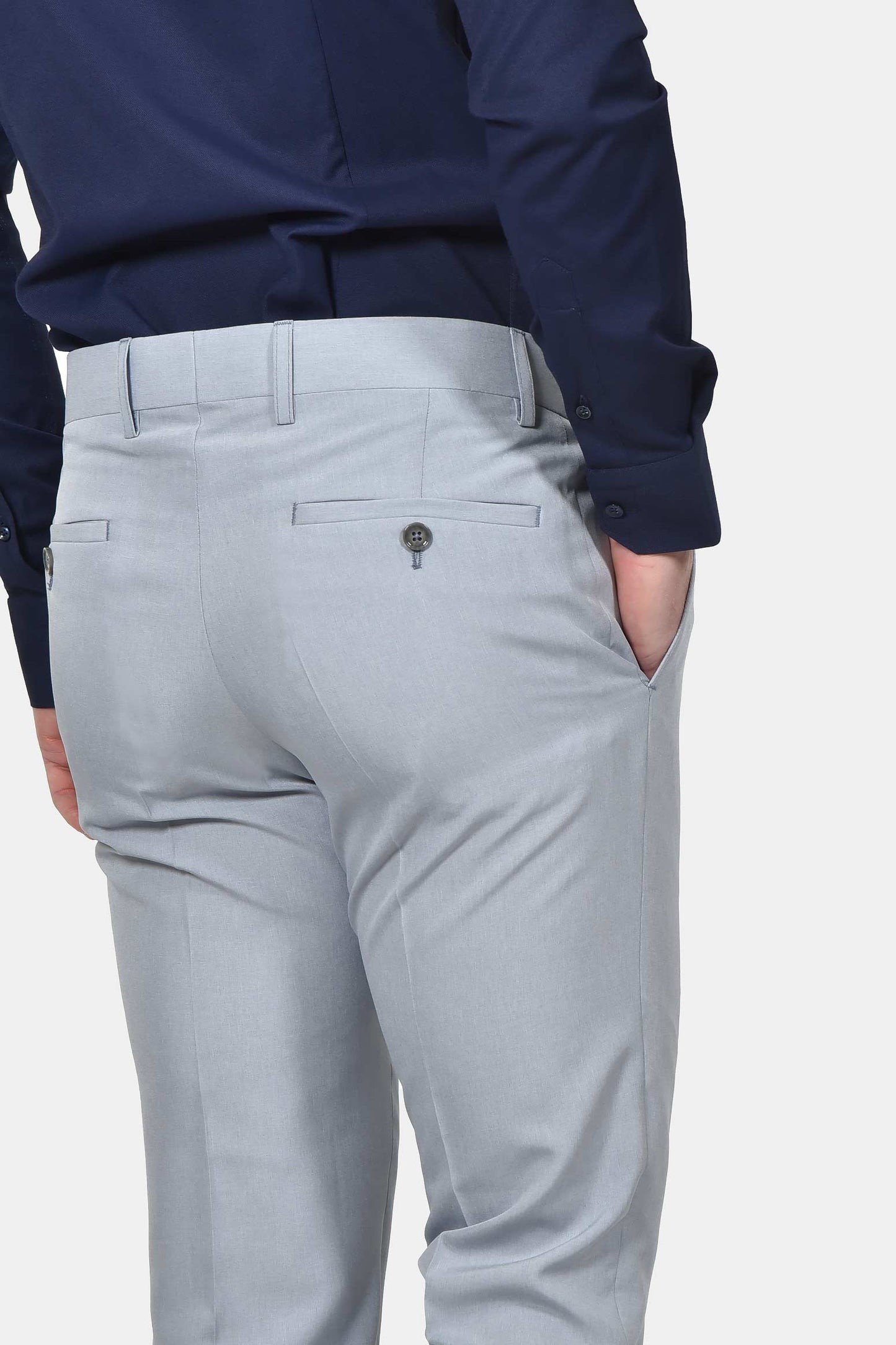 ανδρικό-κοστούμι-classic-line-με-κομψή-καθαρή-γραμμή-για-επίσημες-εμφανίσεις