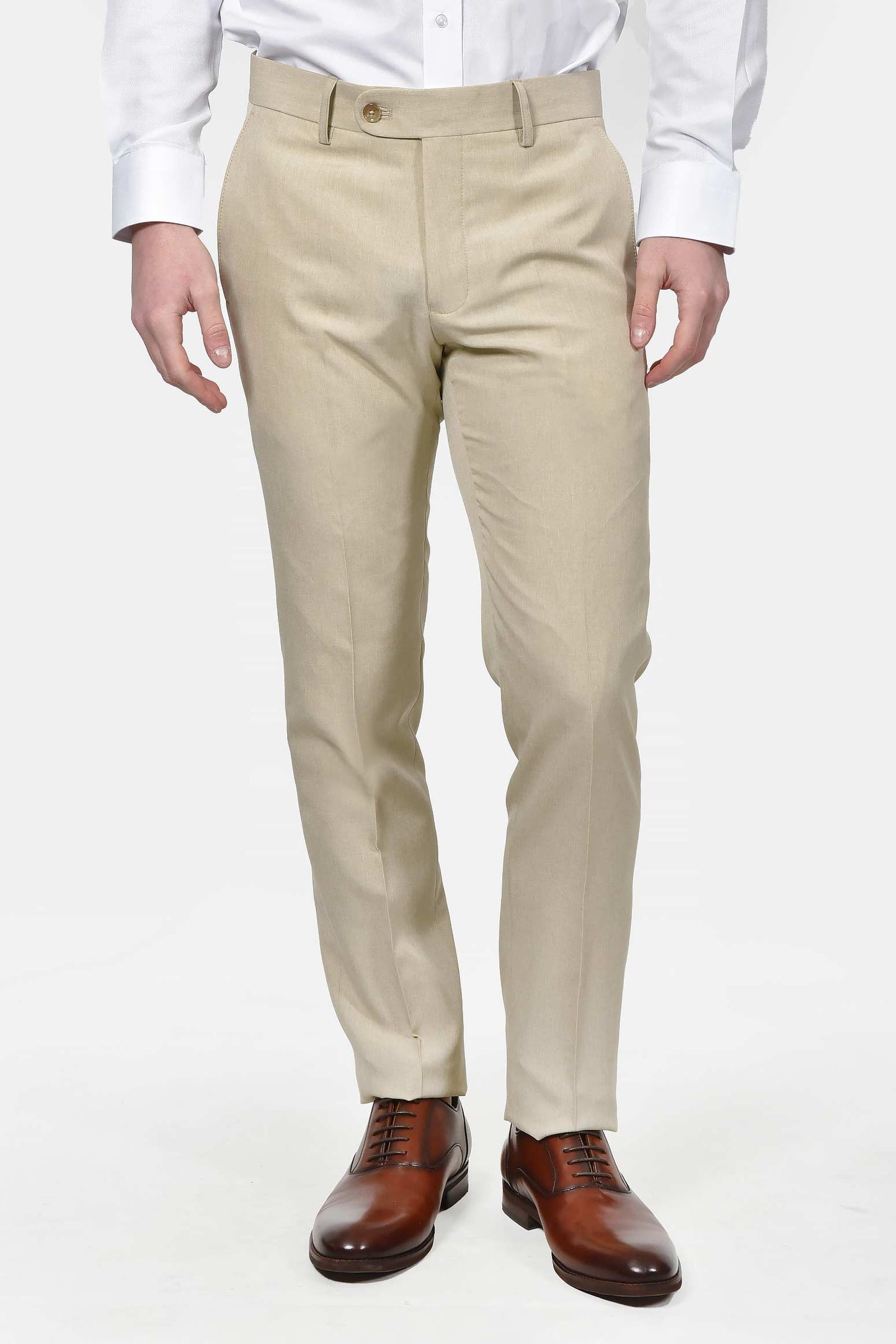 ανδρικό-κοστούμι-classic-line-με-κομψή-καθαρή-γραμμή-για-επίσημες-εμφανίσεις