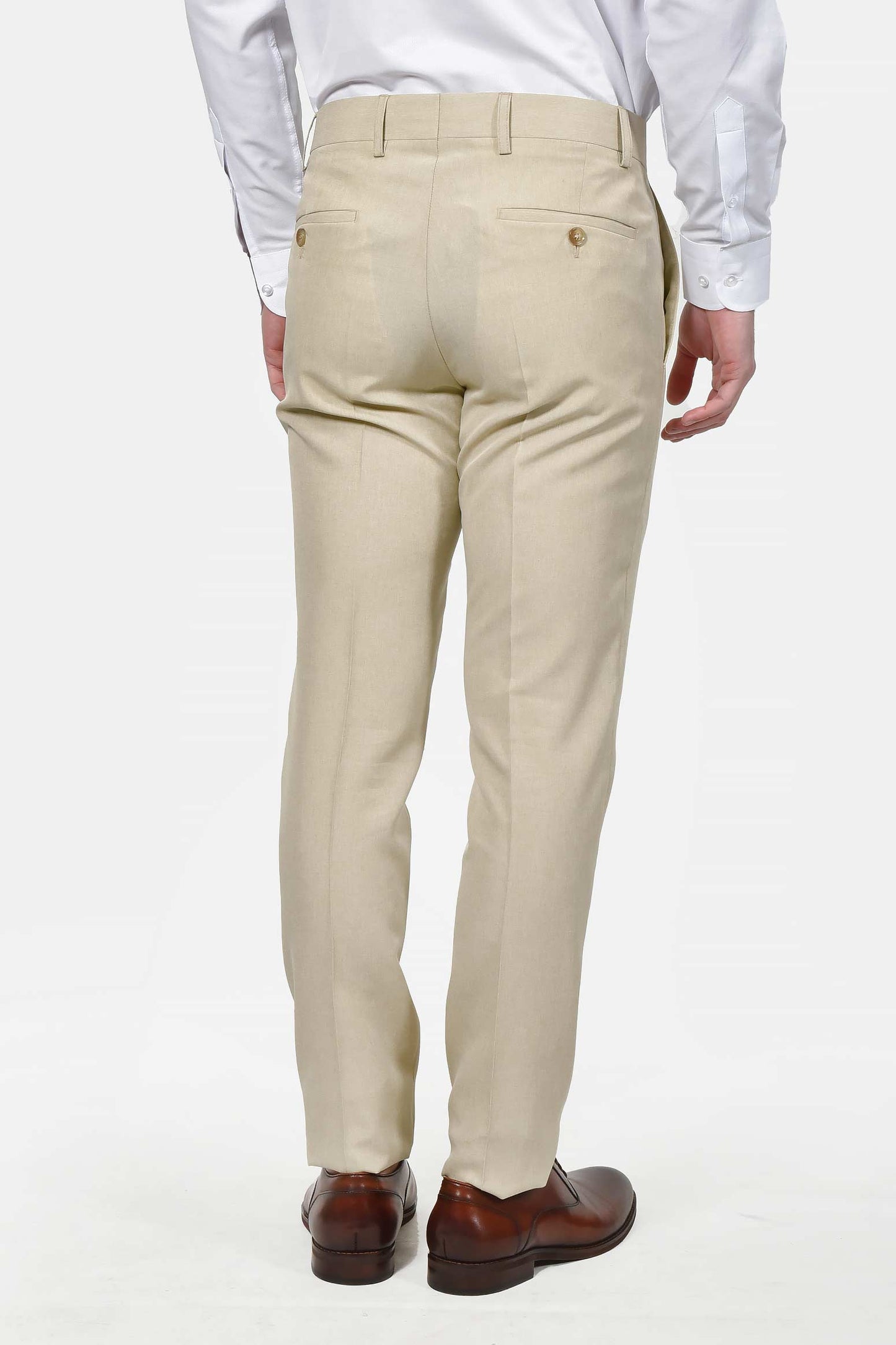 ανδρικό-κοστούμι-classic-line-με-κομψή-καθαρή-γραμμή-για-επίσημες-εμφανίσεις