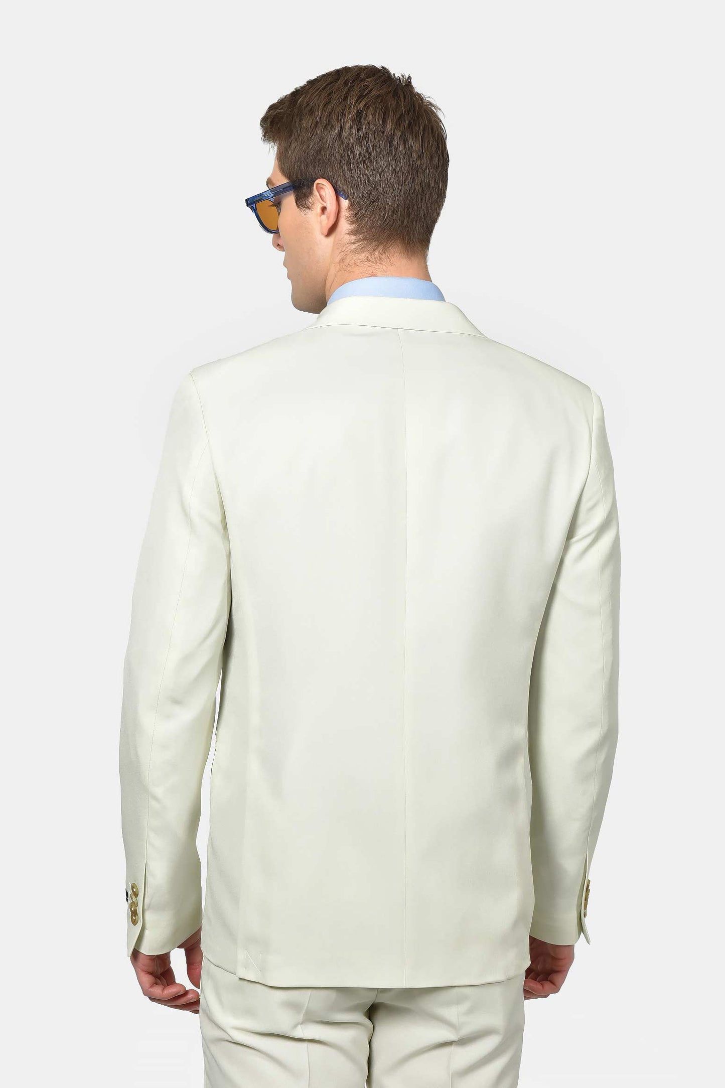 ανδρικό-κοστούμι-classic-line-με-κομψή-καθαρή-γραμμή-για-επίσημες-εμφανίσεις