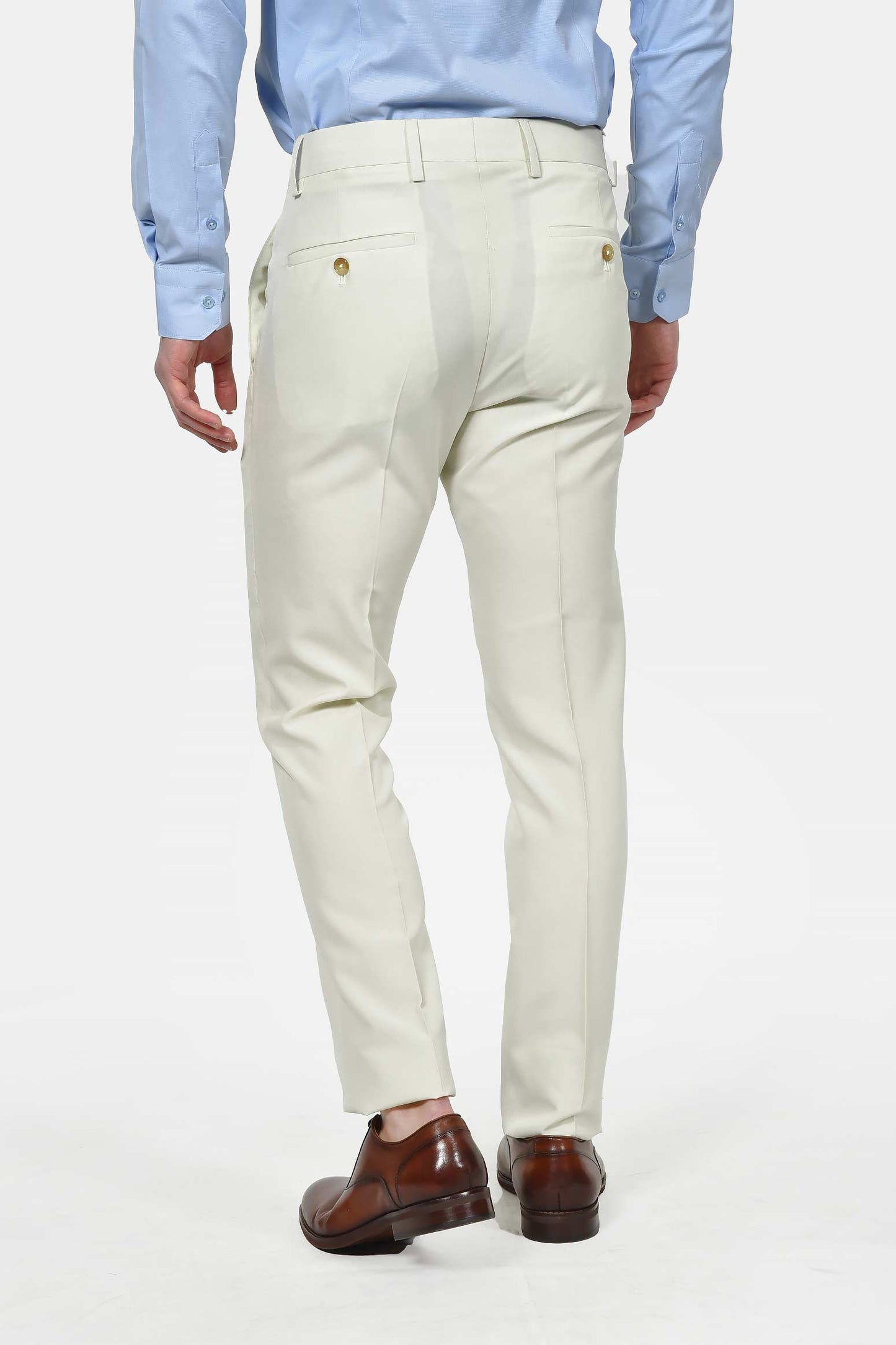 ανδρικό-κοστούμι-classic-line-με-κομψή-καθαρή-γραμμή-για-επίσημες-εμφανίσεις