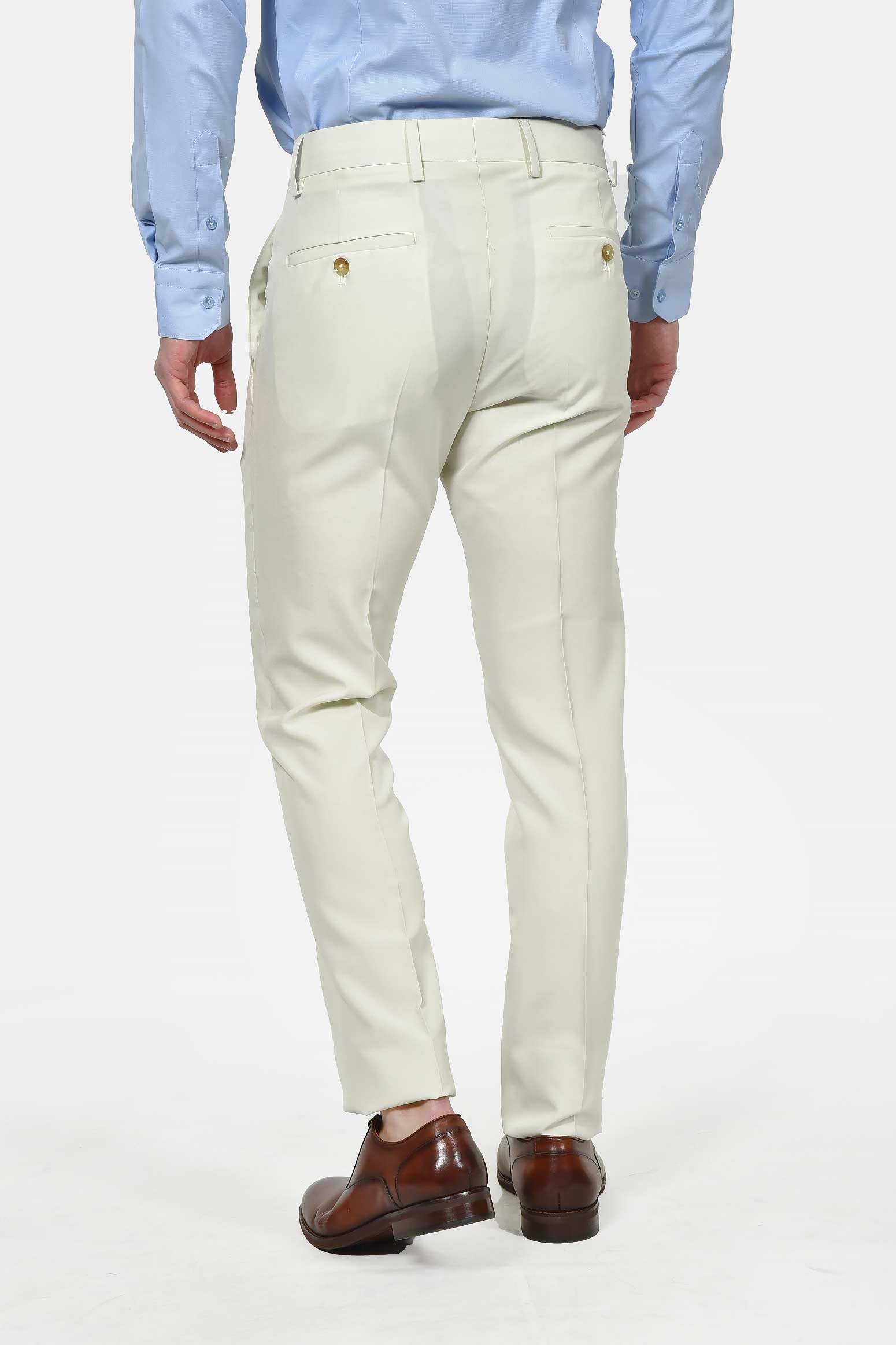 ανδρικό-κοστούμι-classic-line-με-κομψή-καθαρή-γραμμή-για-επίσημες-εμφανίσεις