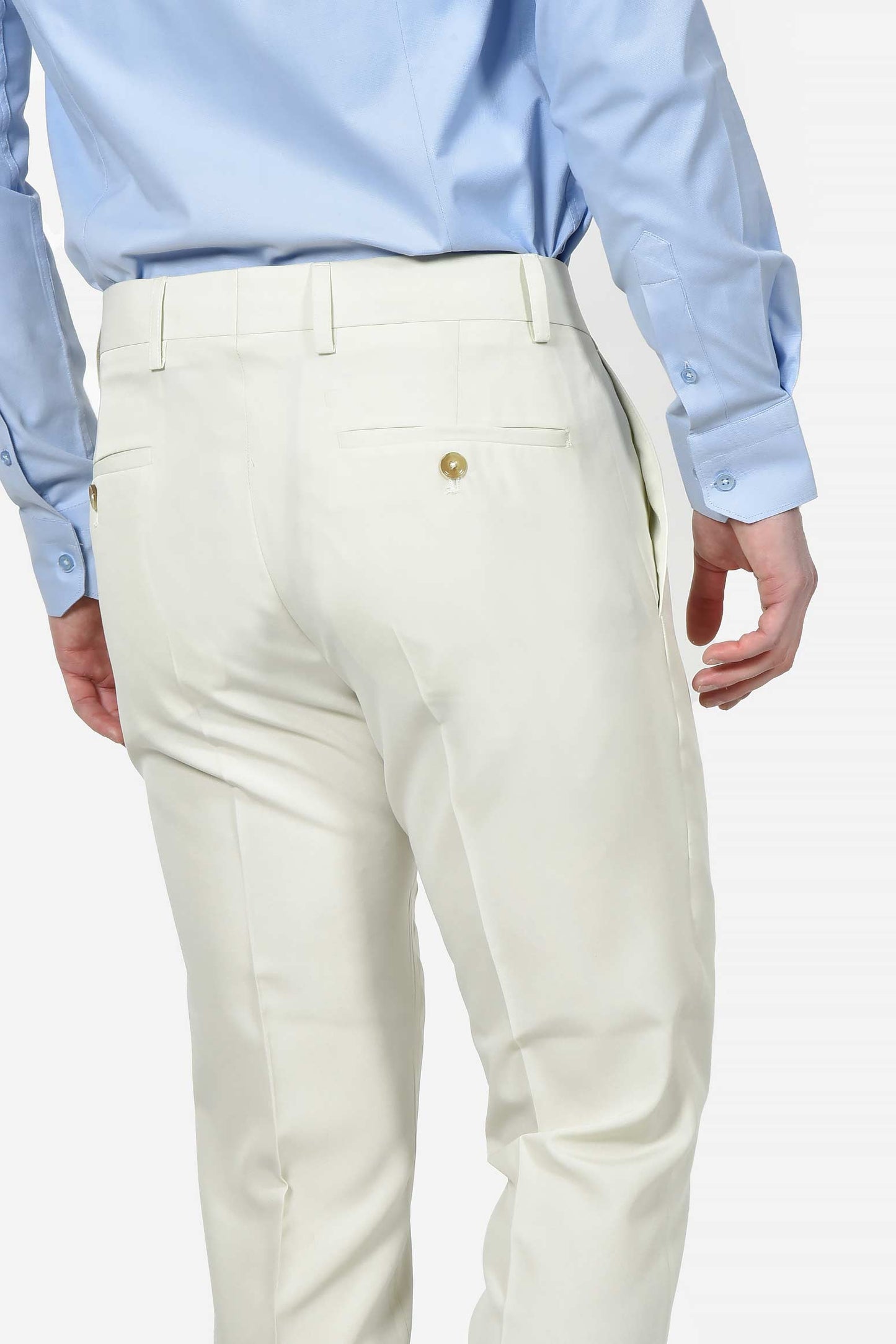 ανδρικό-κοστούμι-classic-line-με-κομψή-καθαρή-γραμμή-για-επίσημες-εμφανίσεις