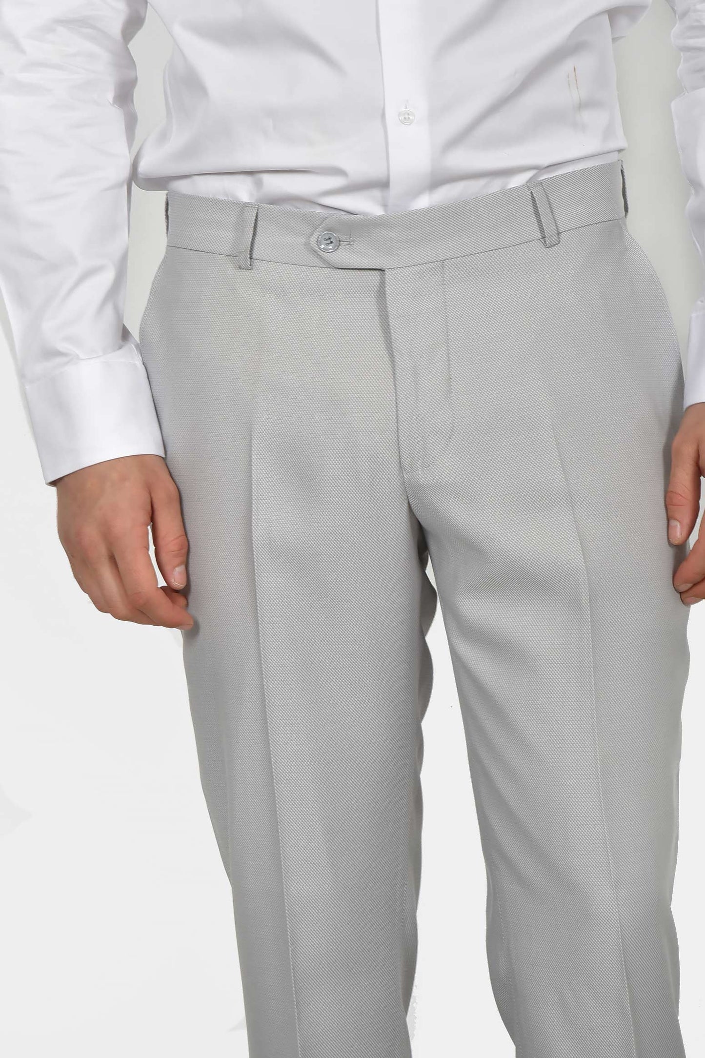 ανδρικό-γαμπριάτικο-κοστούμι-classic-line-με-σατέν-πέτο-και-κομψό-formal-design