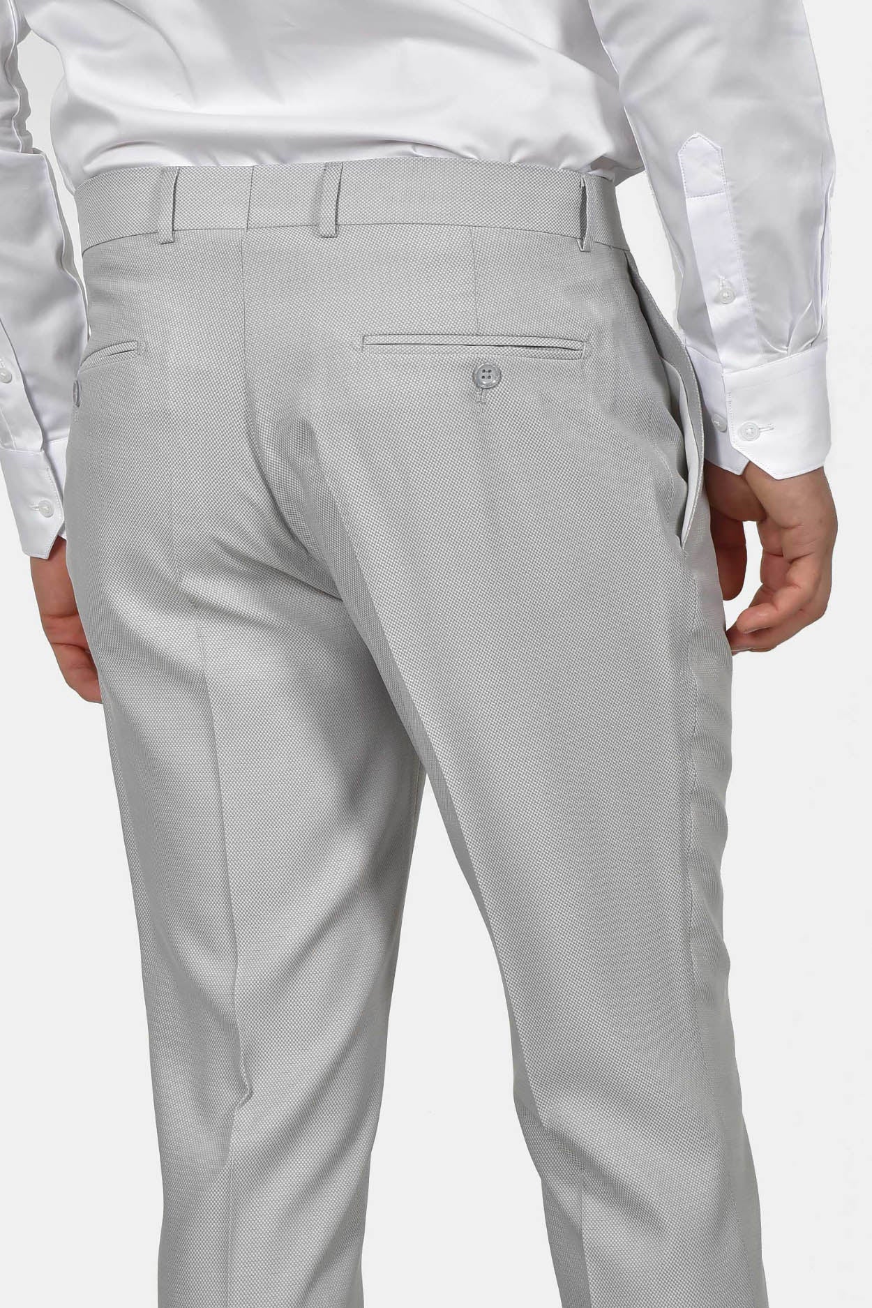 ανδρικό-γαμπριάτικο-κοστούμι-classic-line-με-σατέν-πέτο-και-κομψό-formal-design