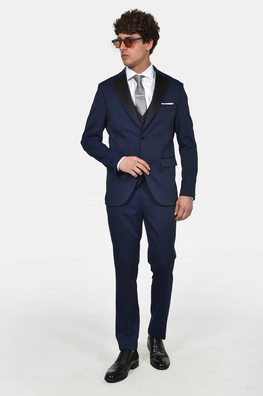 ανδρικό-γαμπριάτικο-κοστούμι-classic-line-με-σατέν-πέτο-και-κομψό-formal-design