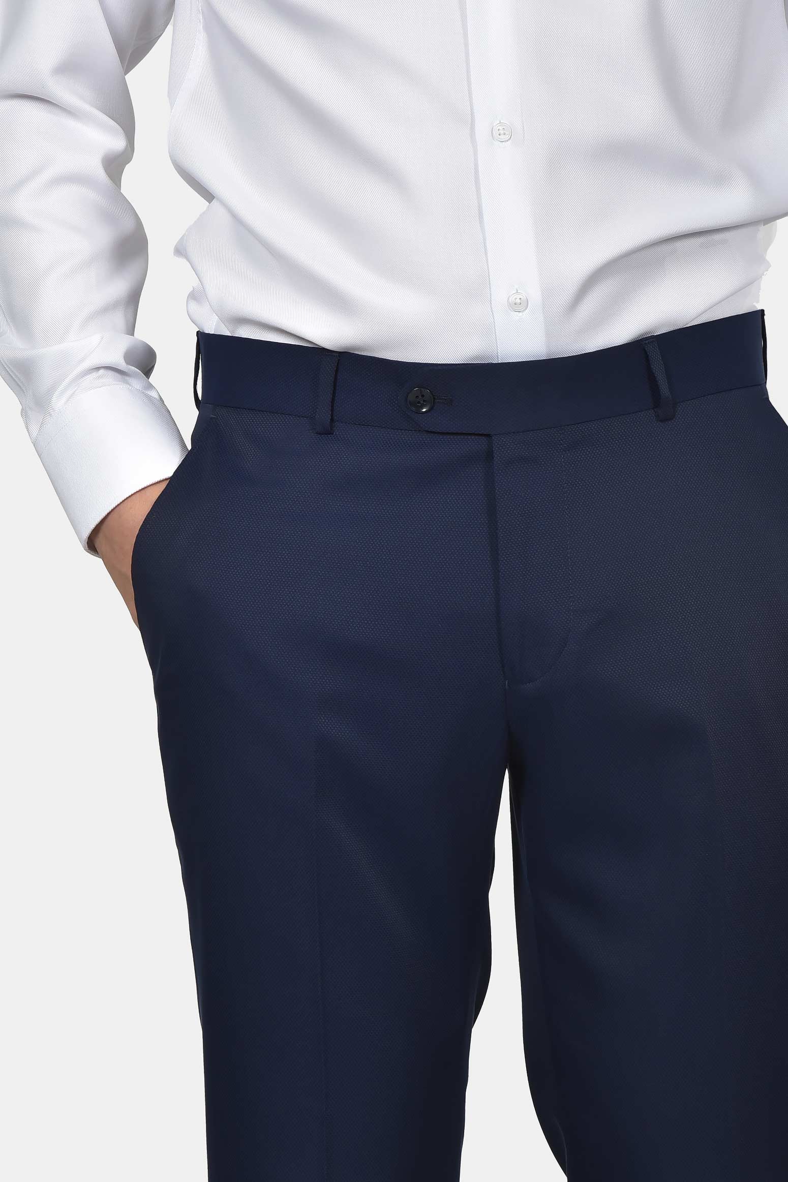 ανδρικό-γαμπριάτικο-κοστούμι-classic-line-με-σατέν-πέτο-και-κομψό-formal-design