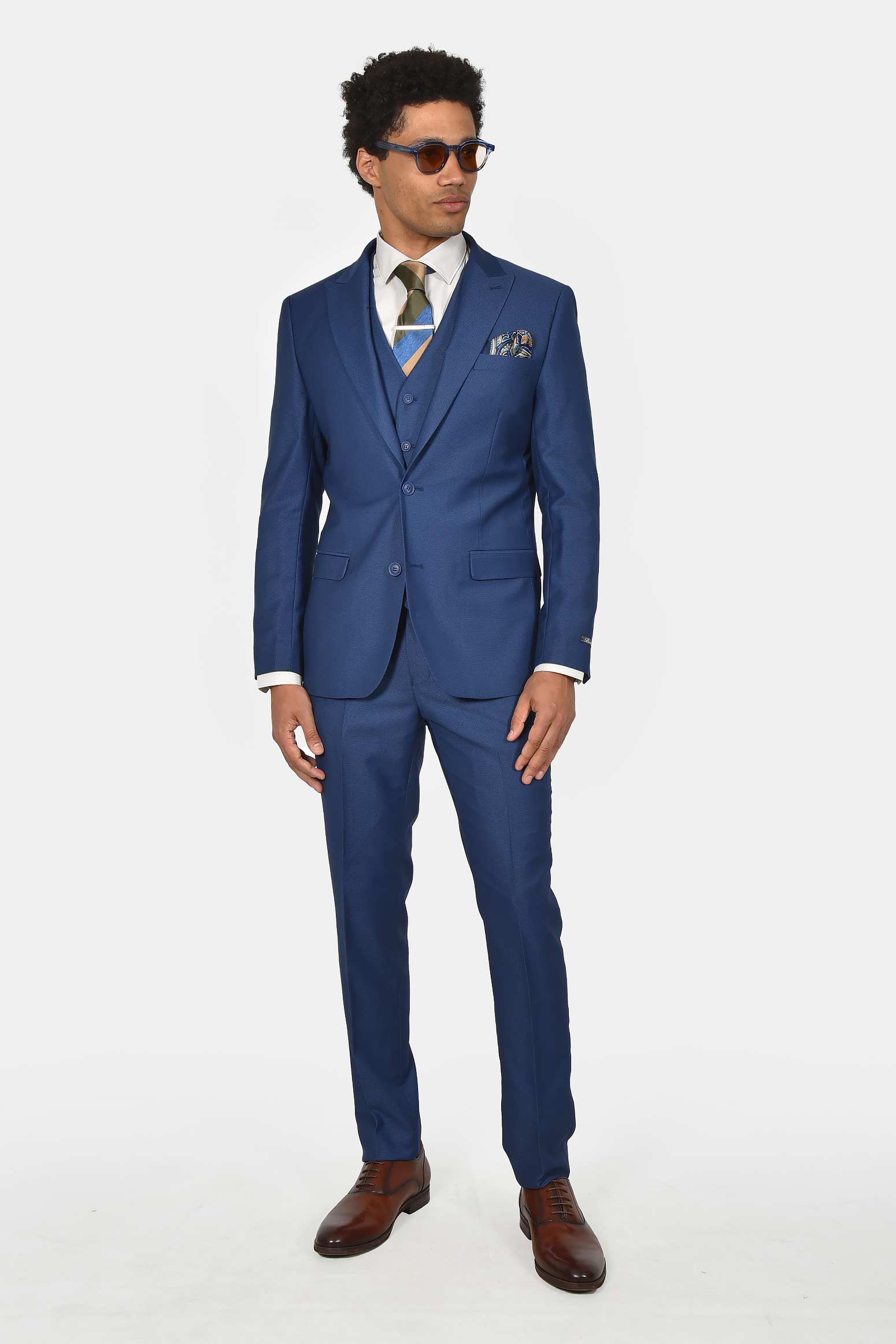 ανδρικό-κοστούμι-slim-fit-με-γιλέκο-για-κομψές-&-ολοκληρωμένες-εμφανίσεις