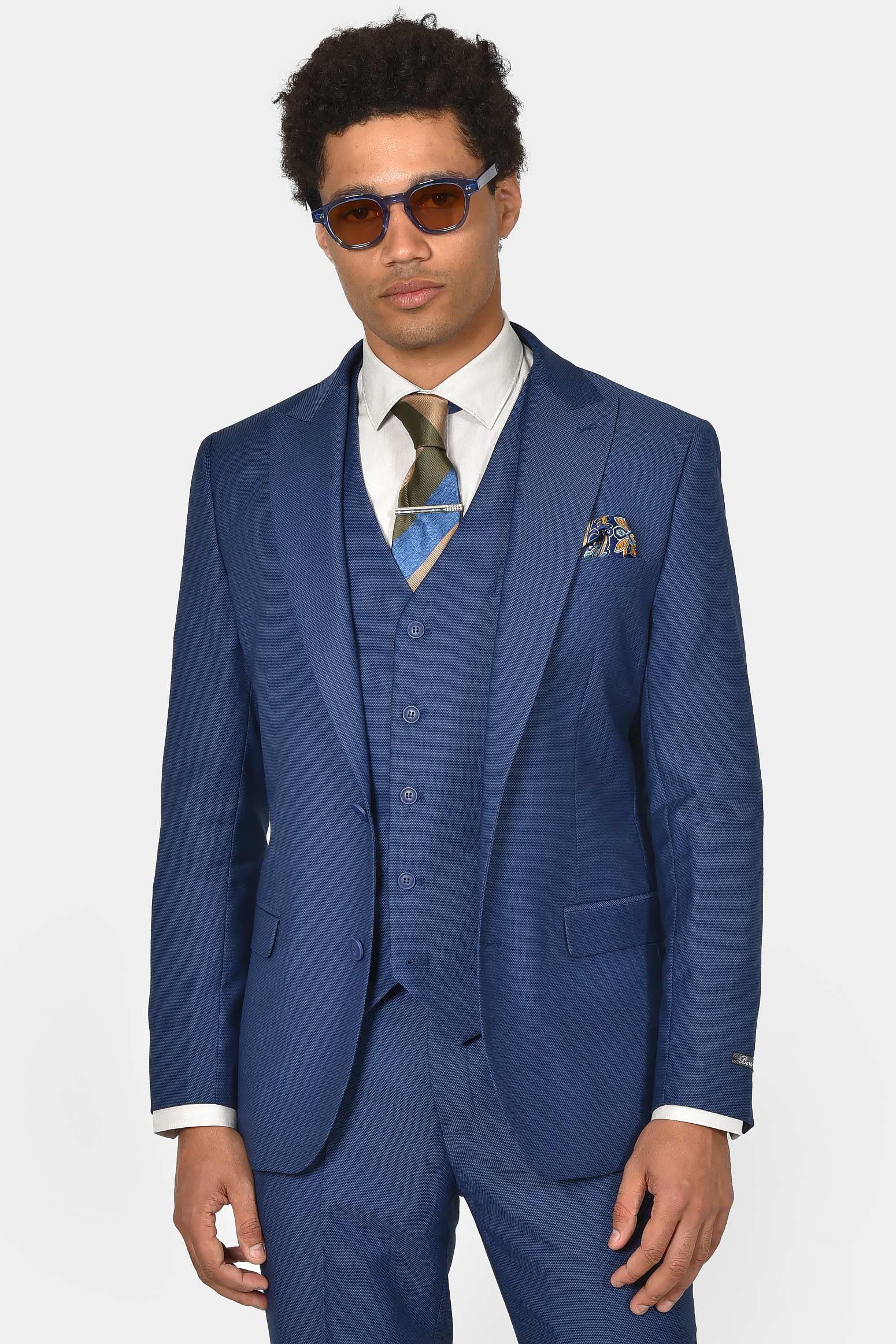 ανδρικό-κοστούμι-slim-fit-με-γιλέκο-για-κομψές-&-ολοκληρωμένες-εμφανίσεις