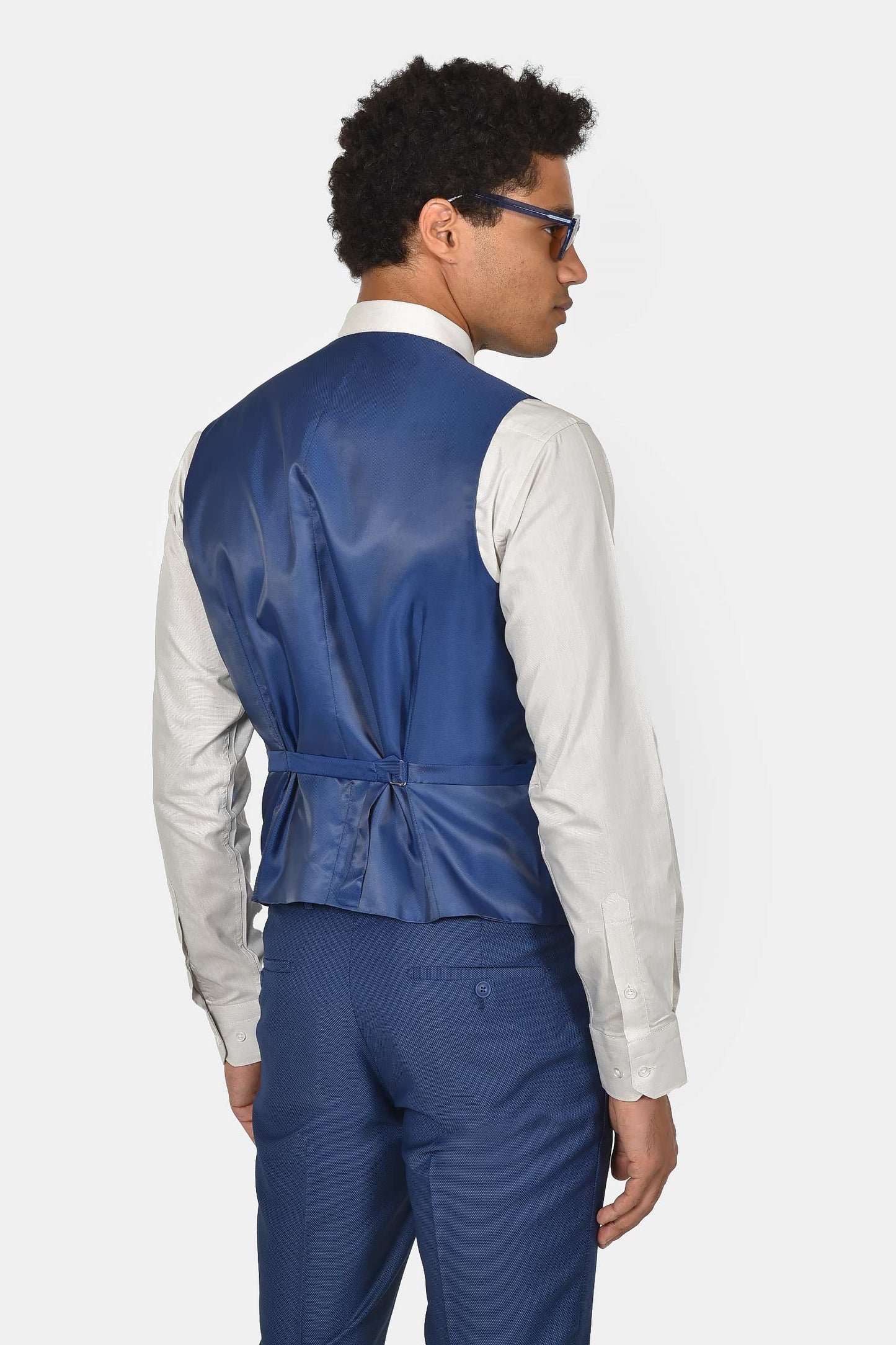 ανδρικό-κοστούμι-slim-fit-με-γιλέκο-για-κομψές-&-ολοκληρωμένες-εμφανίσεις