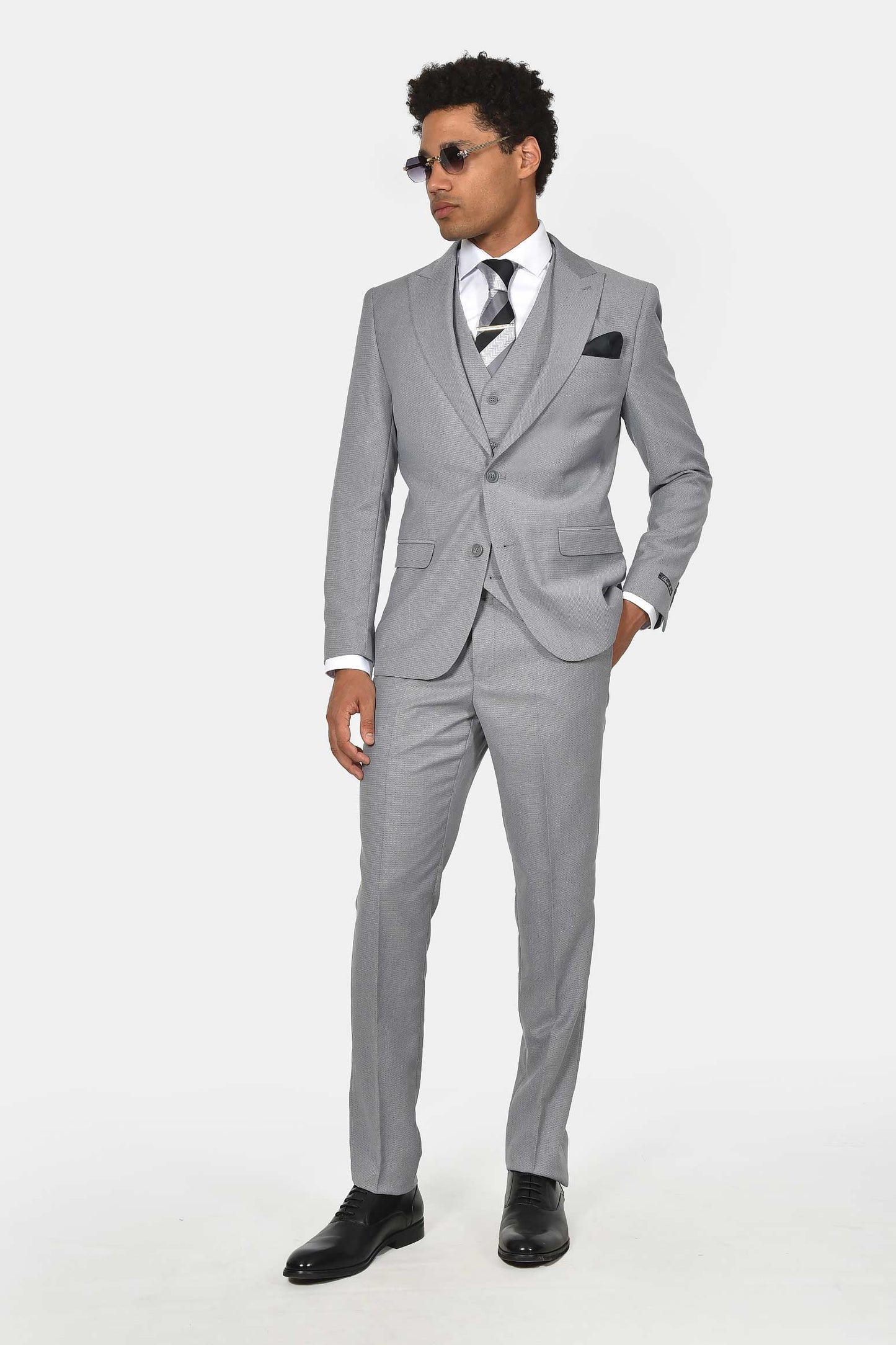 ανδρικό-κοστούμι-slim-fit-με-γιλέκο-για-κομψές-&-ολοκληρωμένες-εμφανίσεις