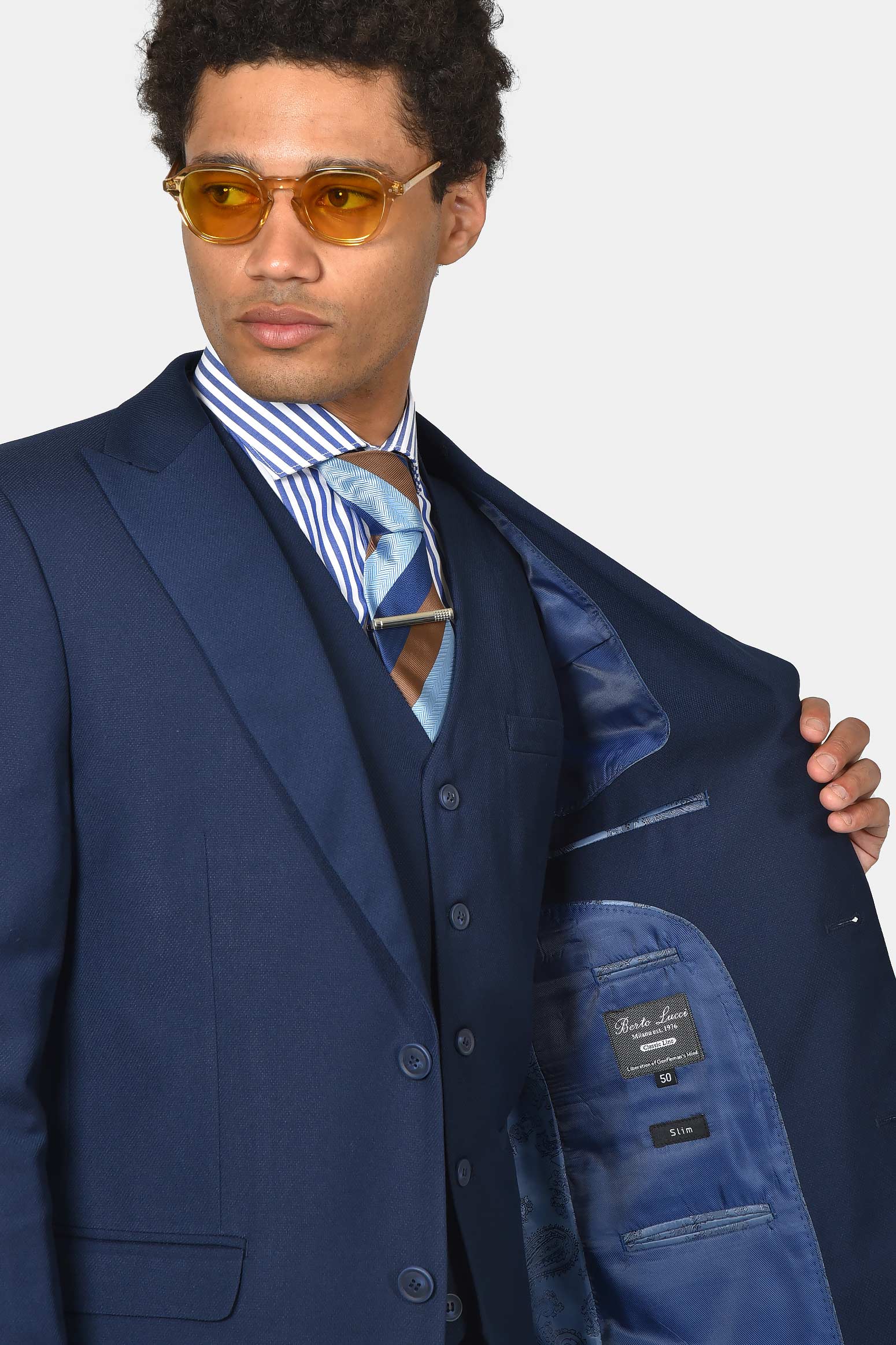 ανδρικό-κοστούμι-slim-fit-με-γιλέκο-για-κομψές-&-ολοκληρωμένες-εμφανίσεις