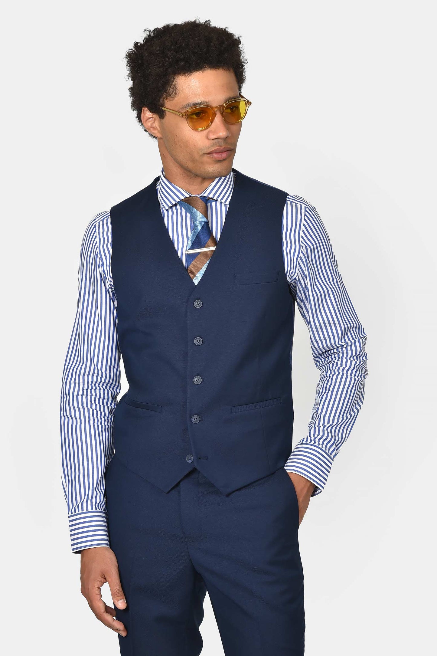ανδρικό-κοστούμι-slim-fit-με-γιλέκο-για-κομψές-&-ολοκληρωμένες-εμφανίσεις
